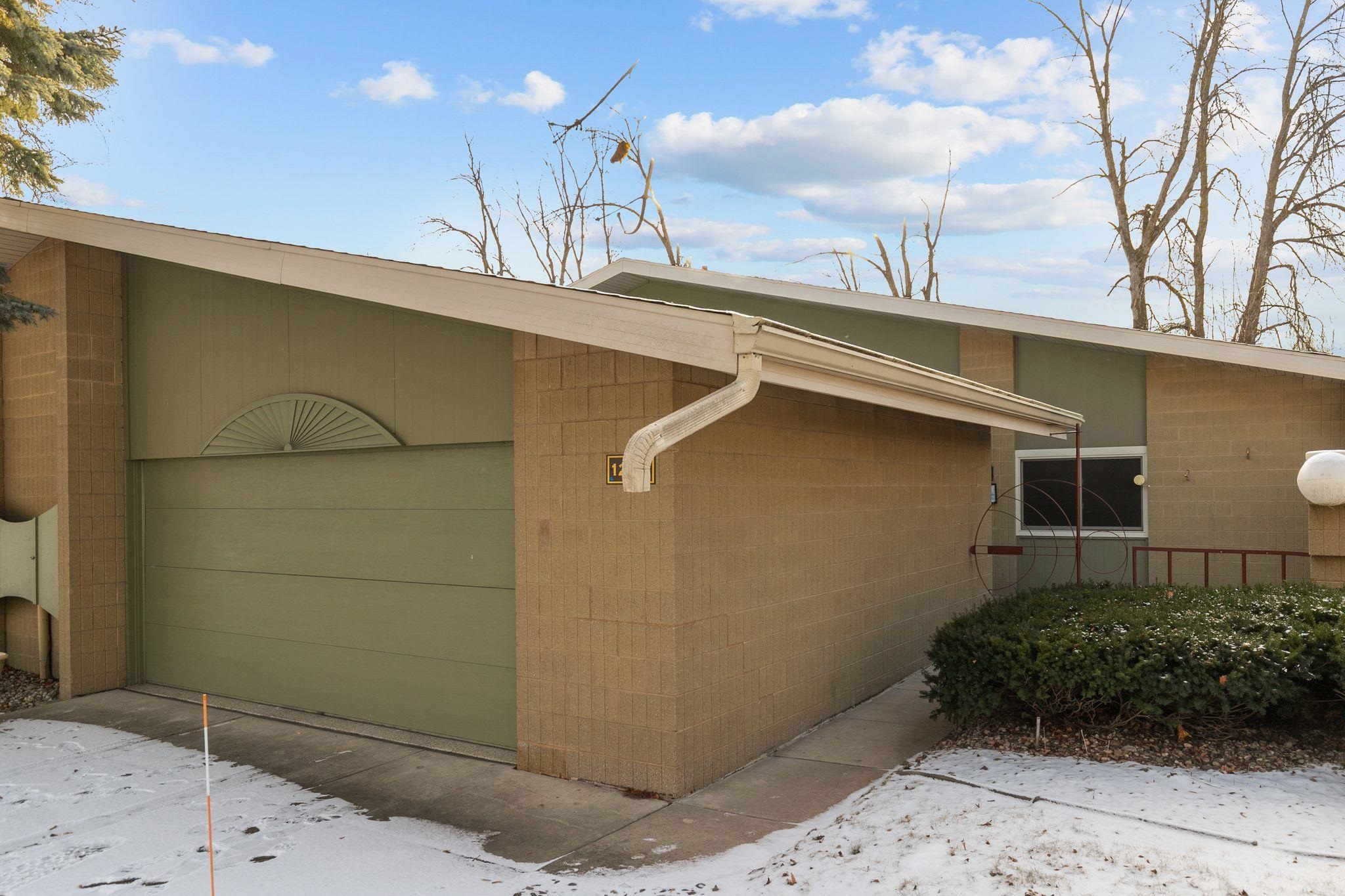 1240 W NICOLET Circle