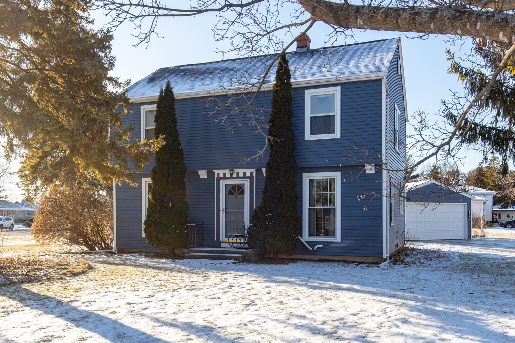 946 HICKORY Lane