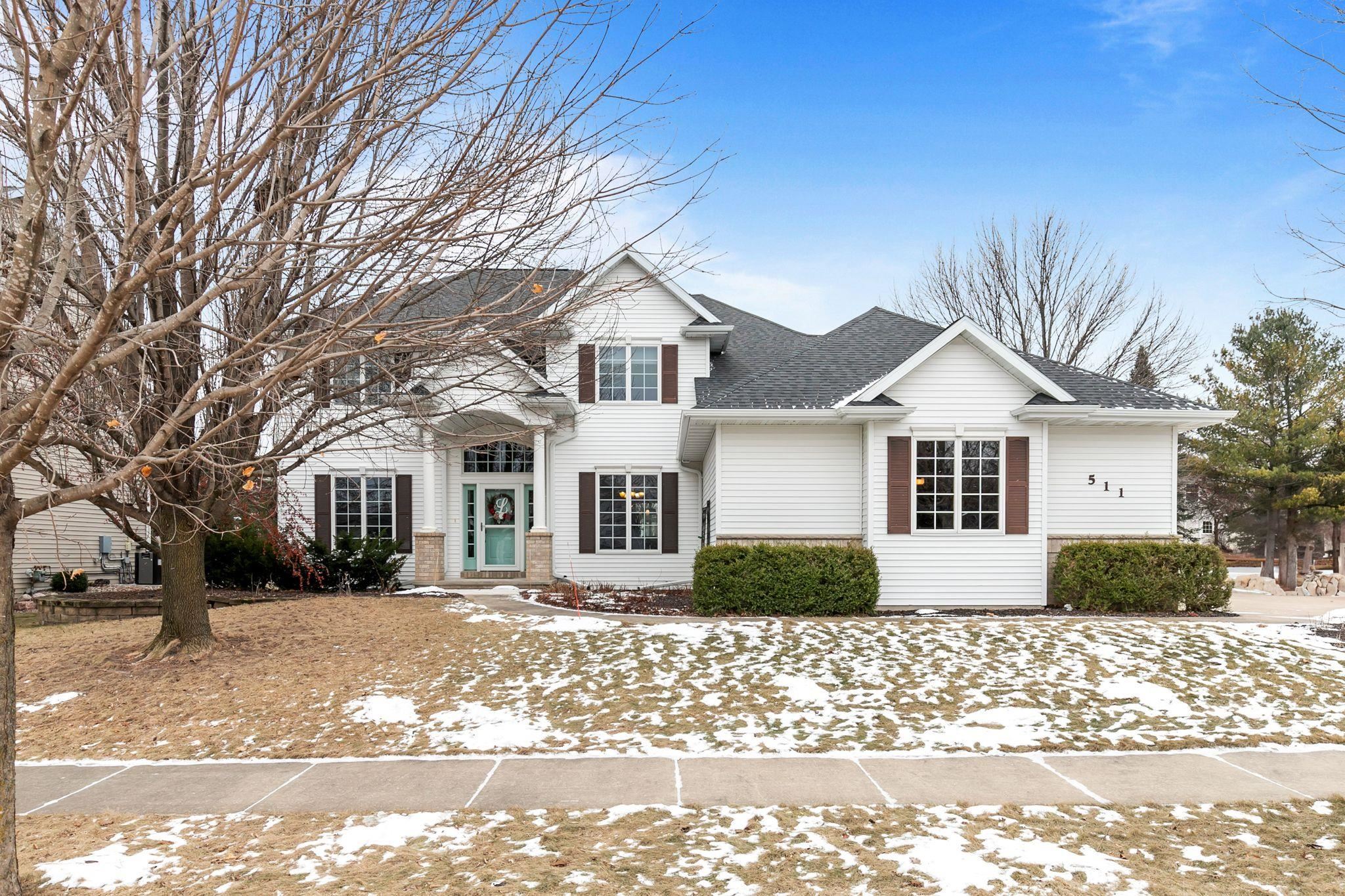 511 E QUIETWINDS Way