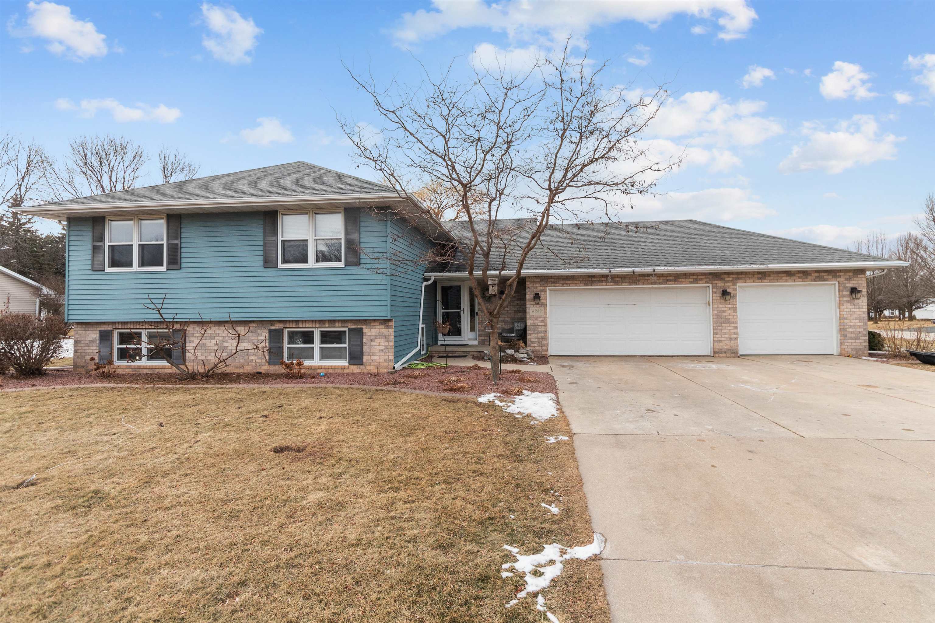 W2821 CRESTWOOD Court