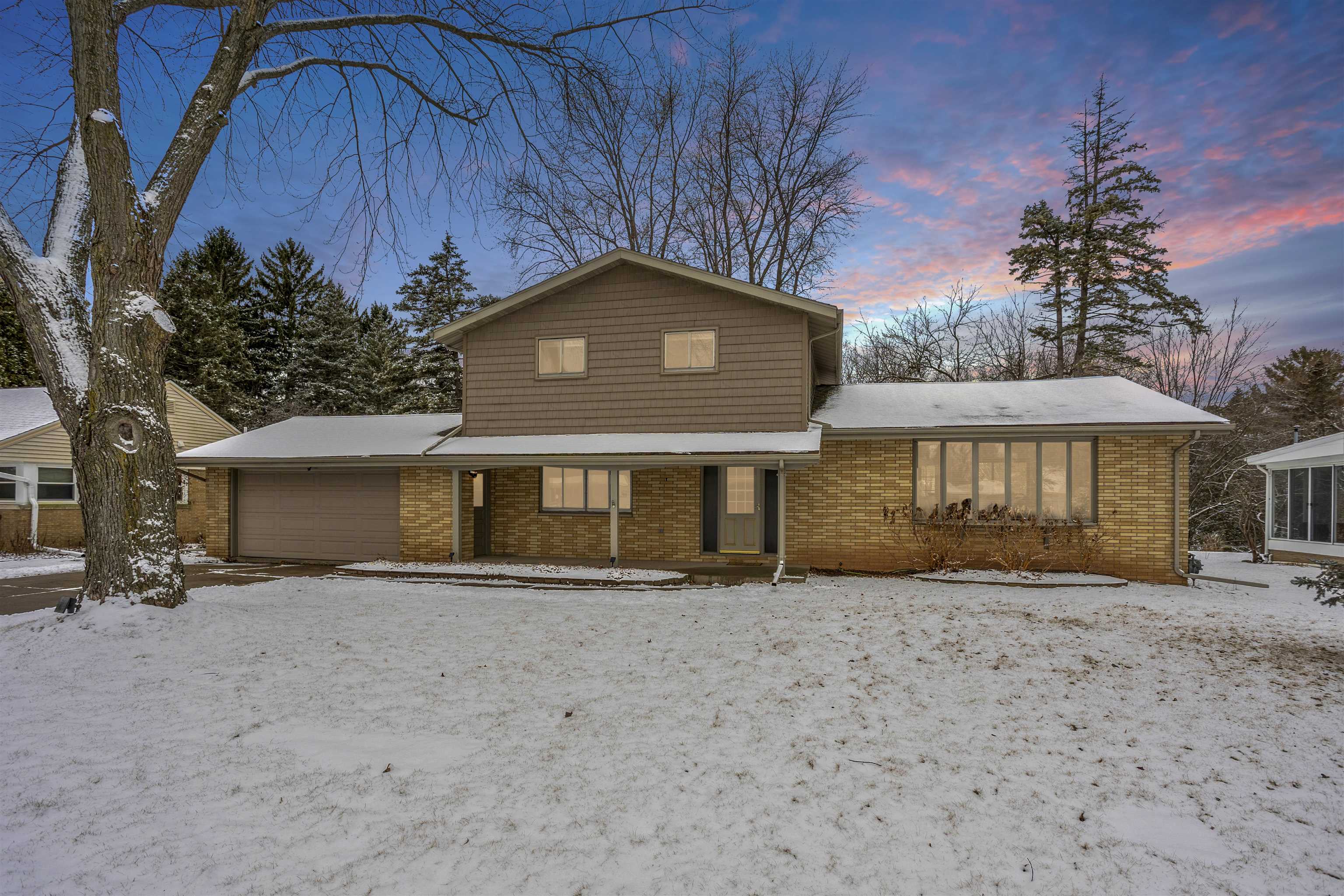 1960 PALISADES Drive