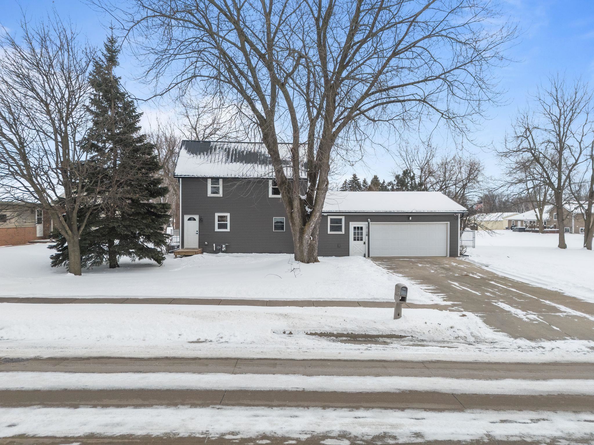 1212 ROSEHILL Road