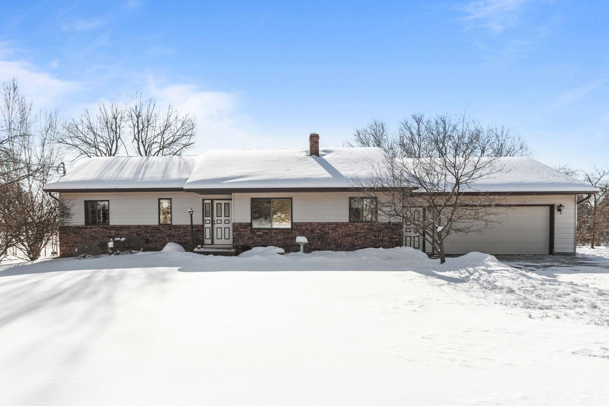 841 E APPLE CREEK Road