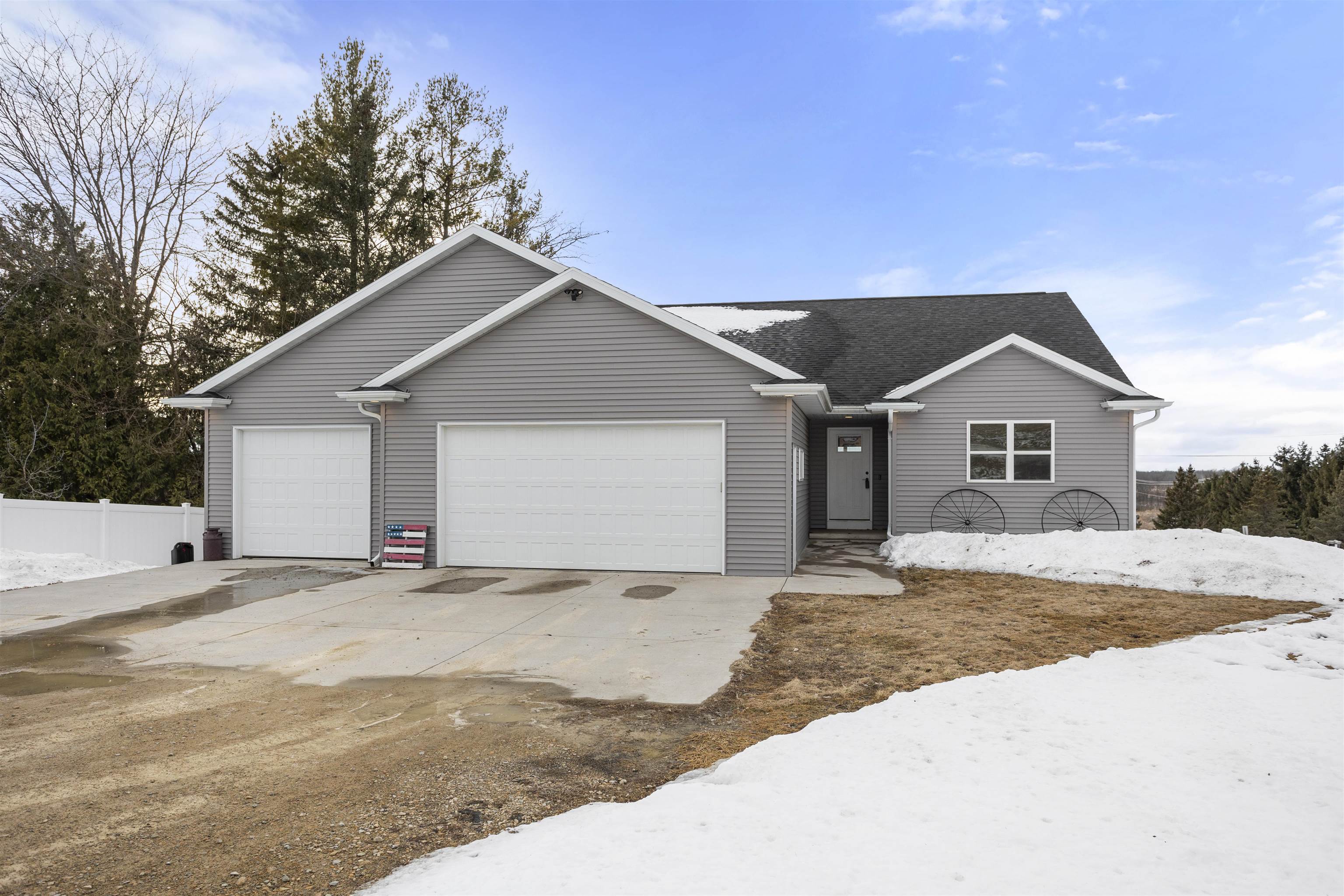 411 RUSTIC VIEW Court