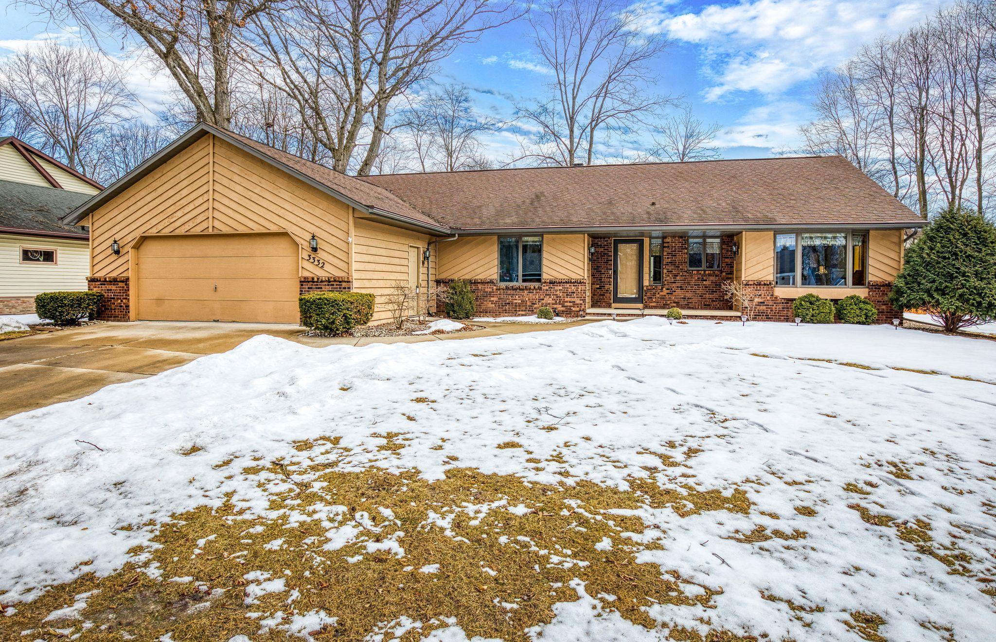 3332 S POPLAR Lane