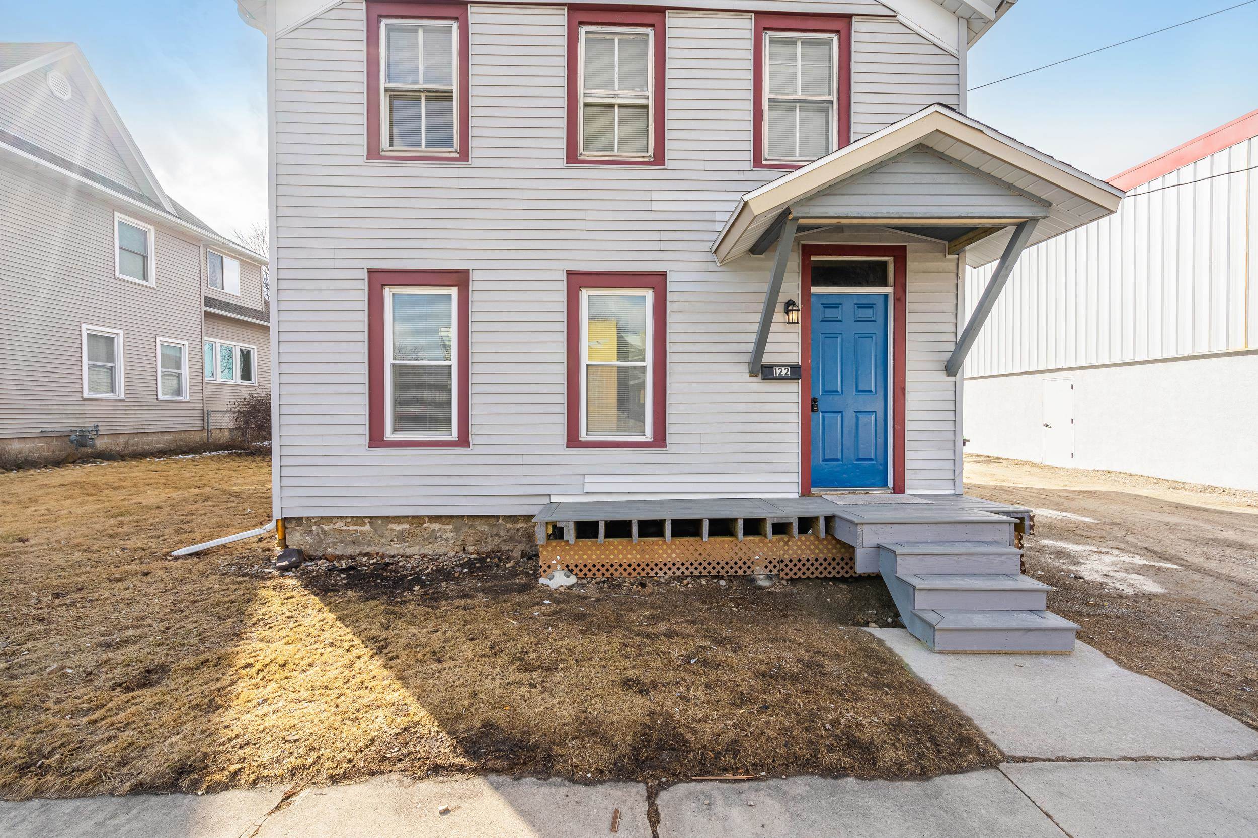 122 S FOREST Street