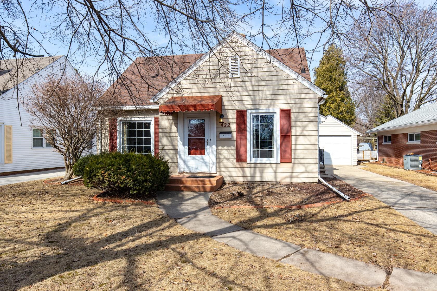 422 W SEYMOUR Street