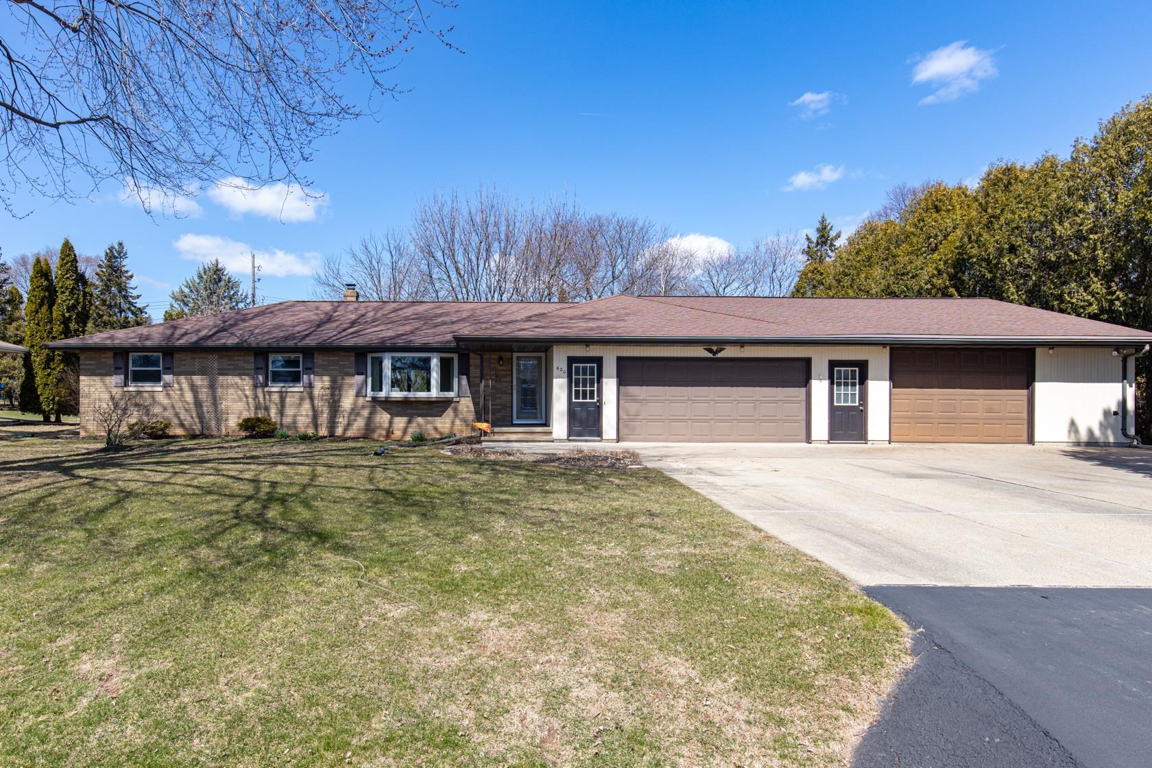 620 W SENECA Drive