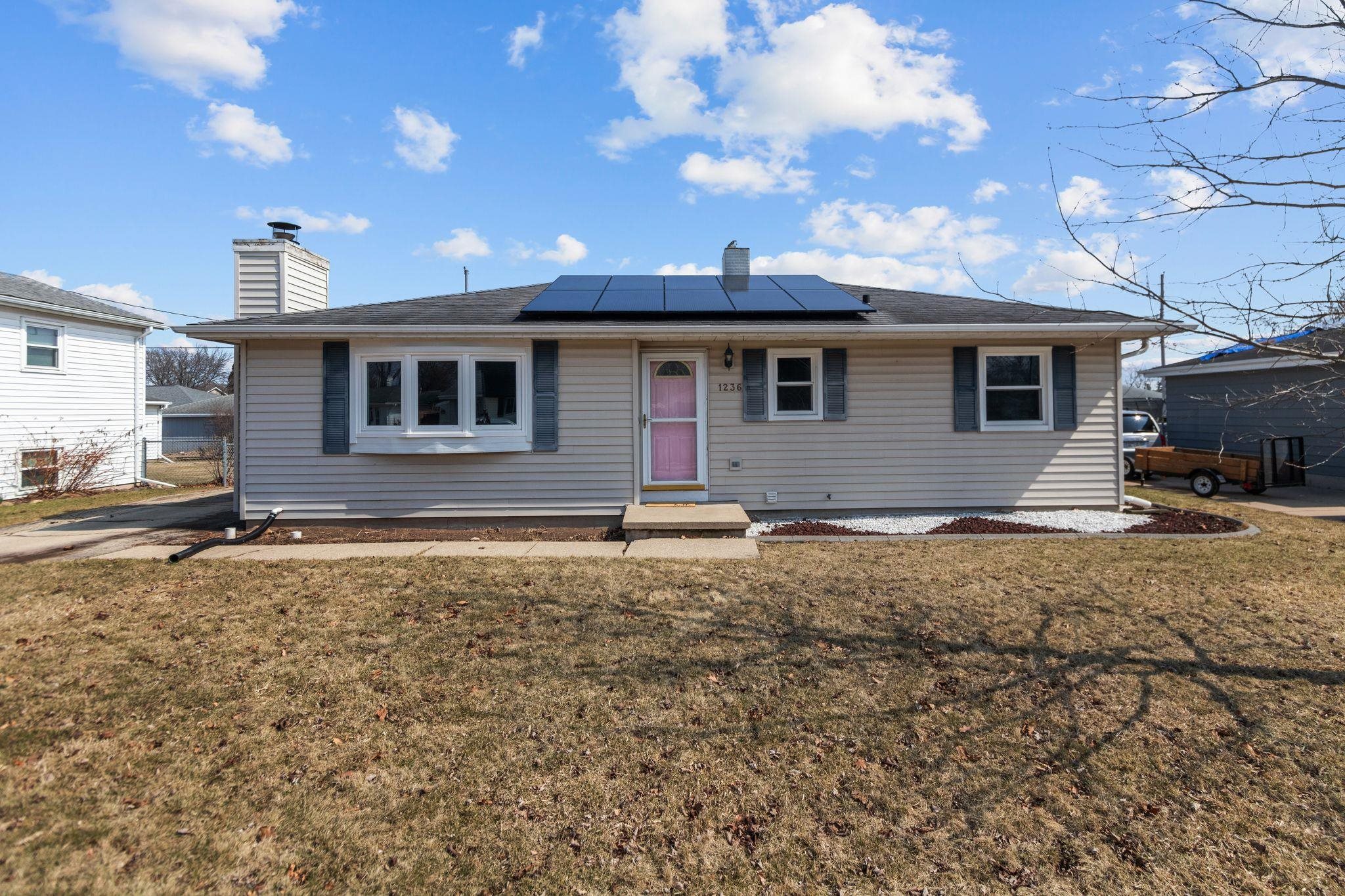 1236 HONEYSUCKLE Lane