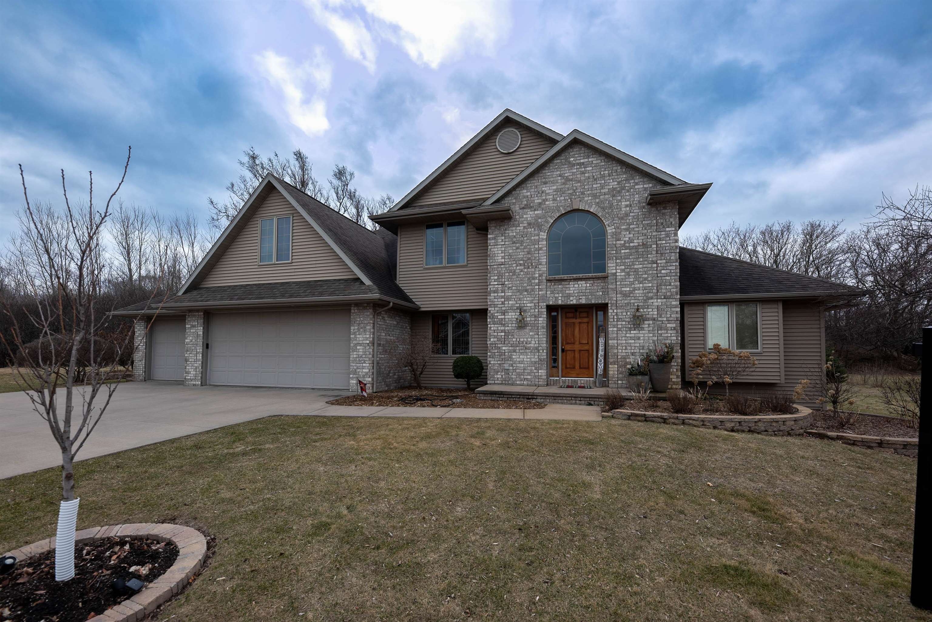 4353 RAVINE Way