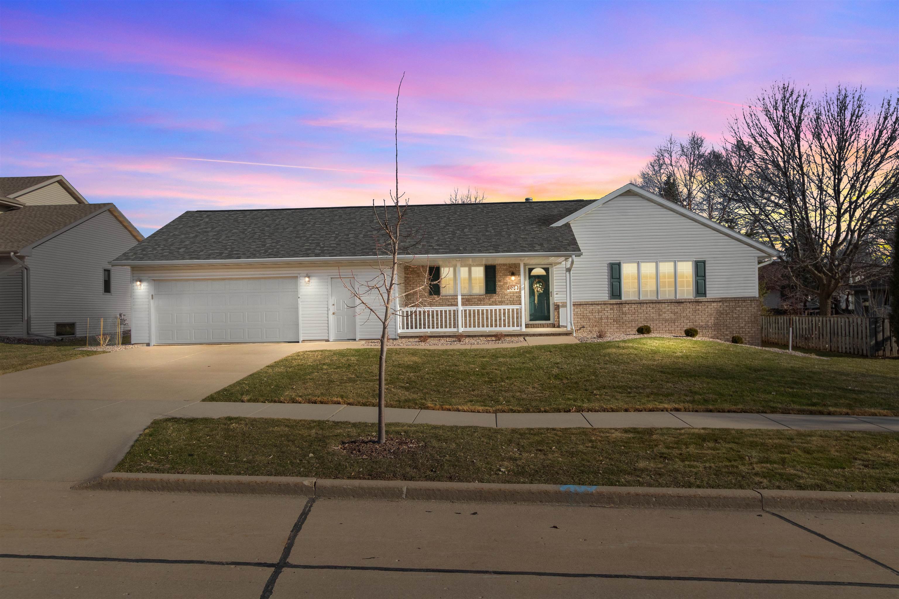 208 W WILDPLUM Court