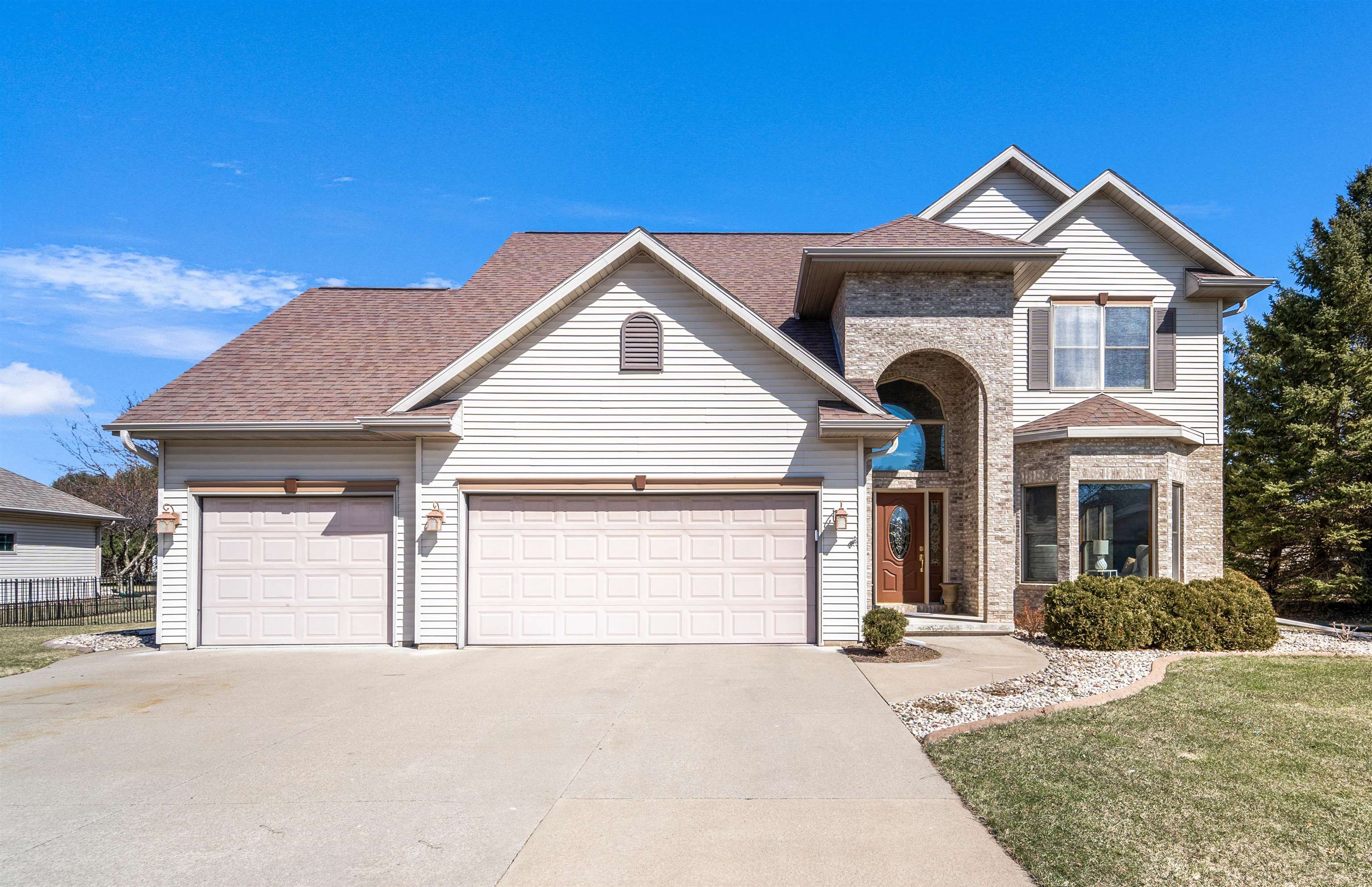 4714 DOGWOOD Court