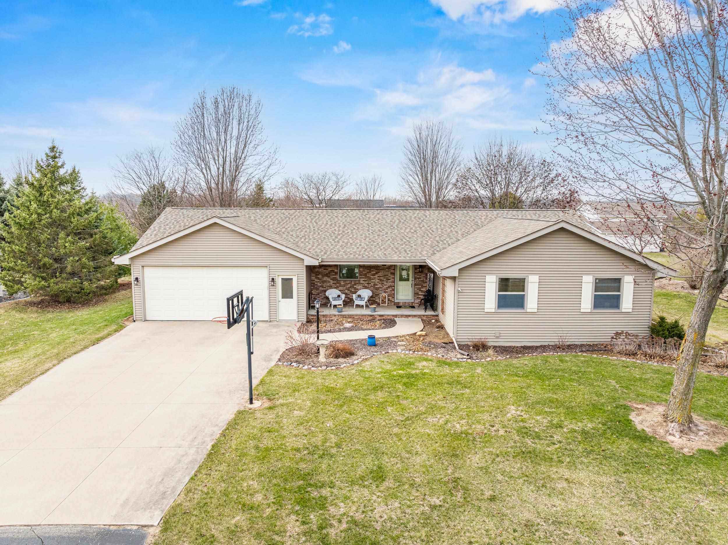 N1777 IVY Lane