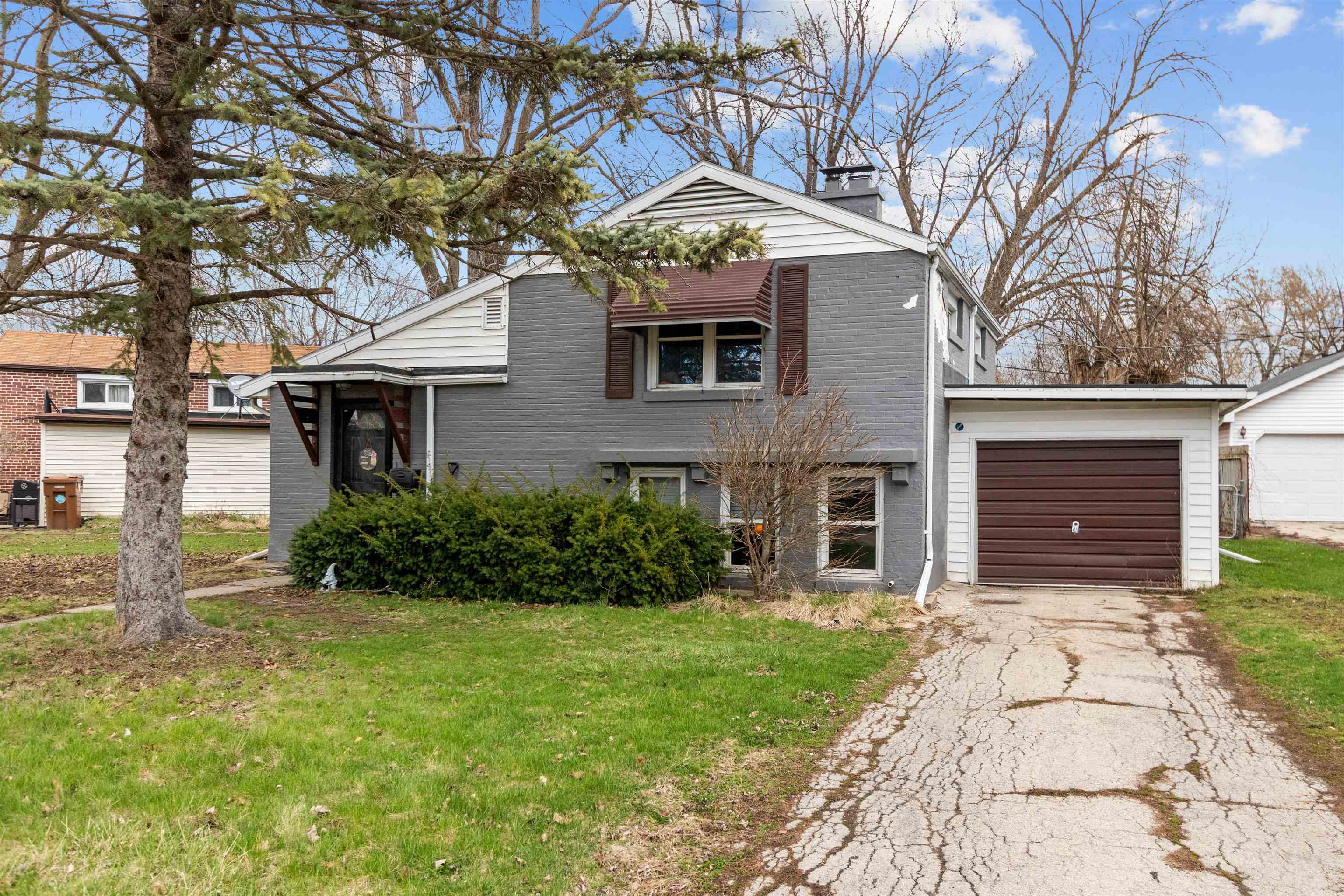 713 CARVER Lane