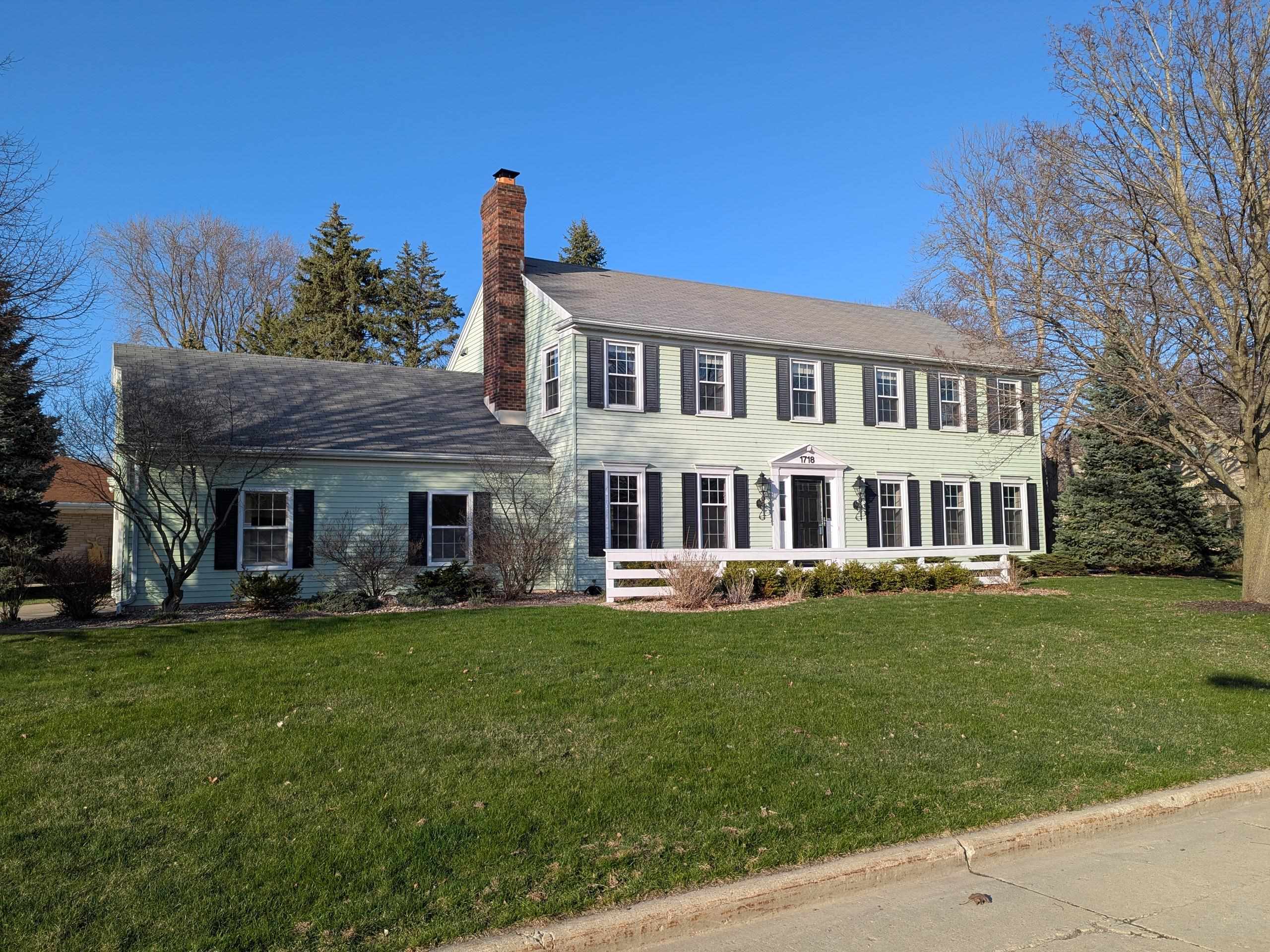 1718 W REID Drive