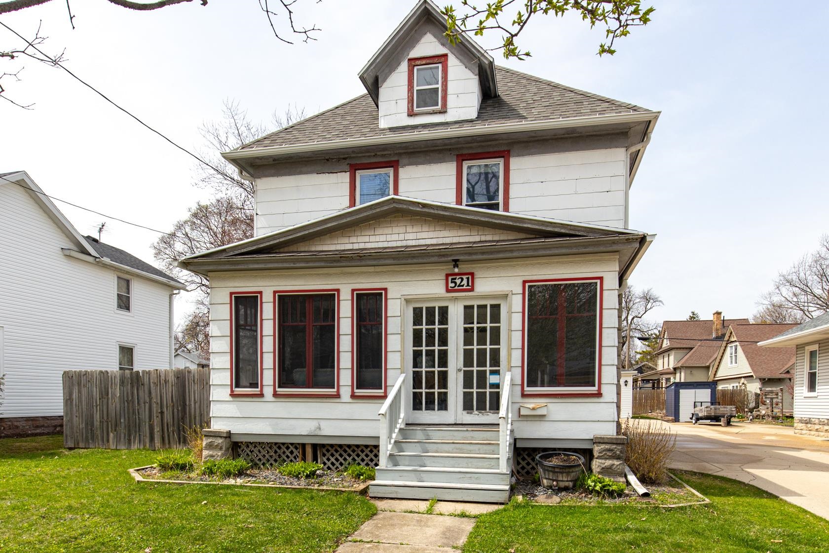 521 N LAWE Street