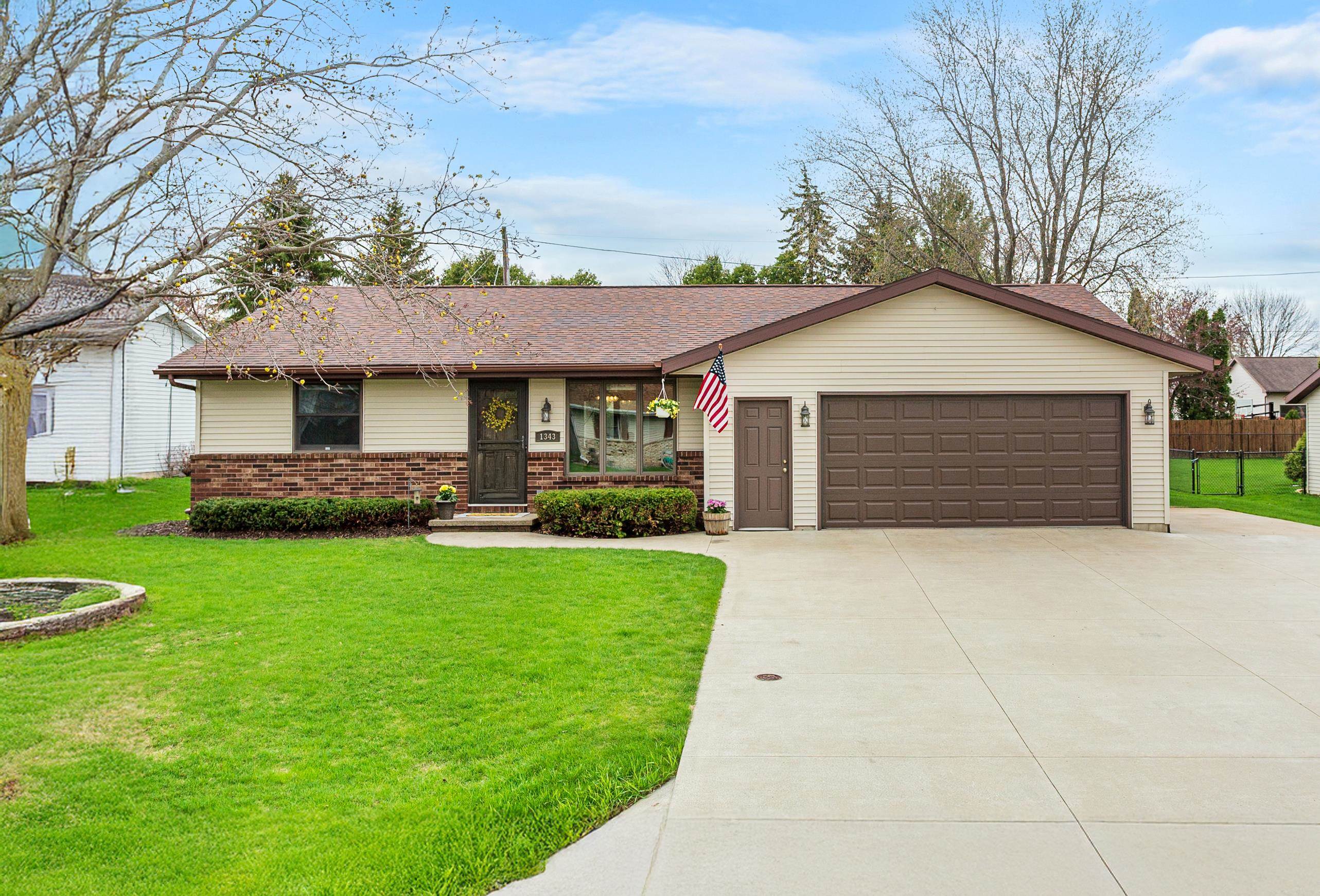 1343 W ROSELAWN Drive