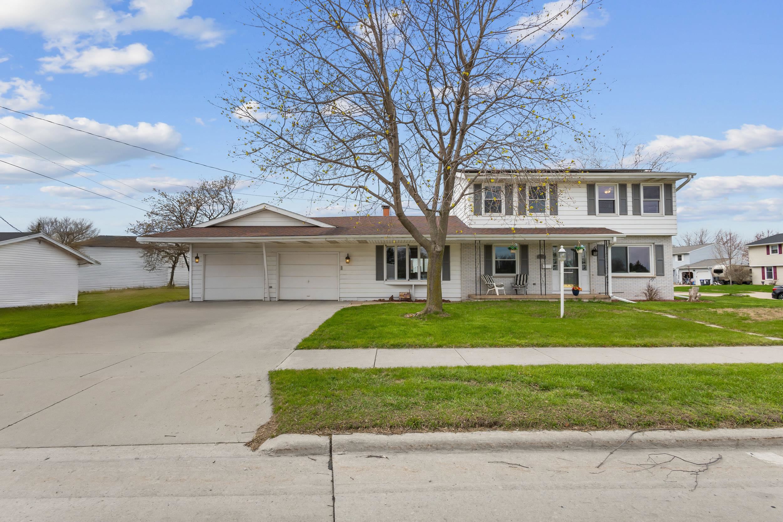 133 W BELL Street
