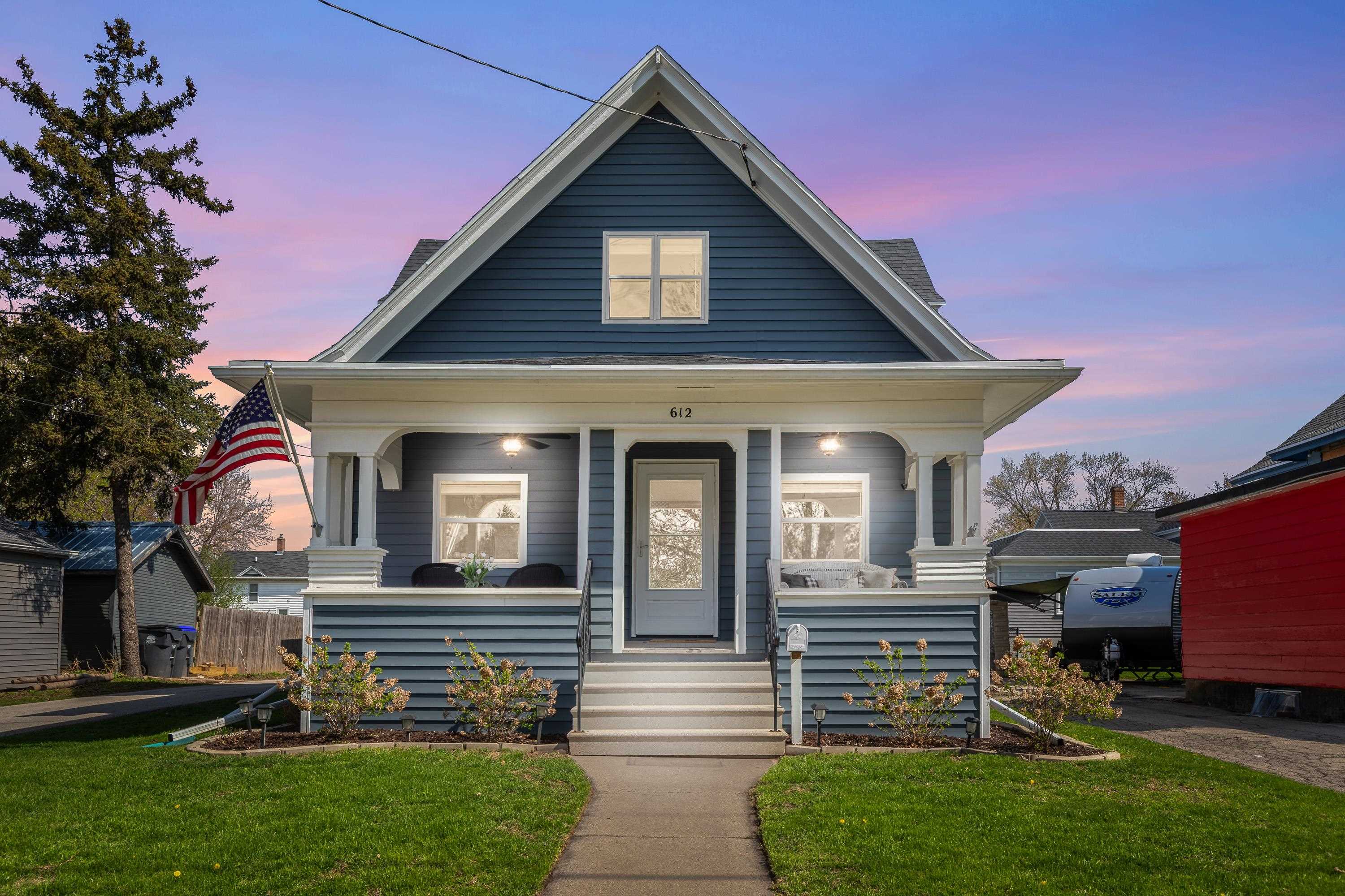 612 LINCOLN Street