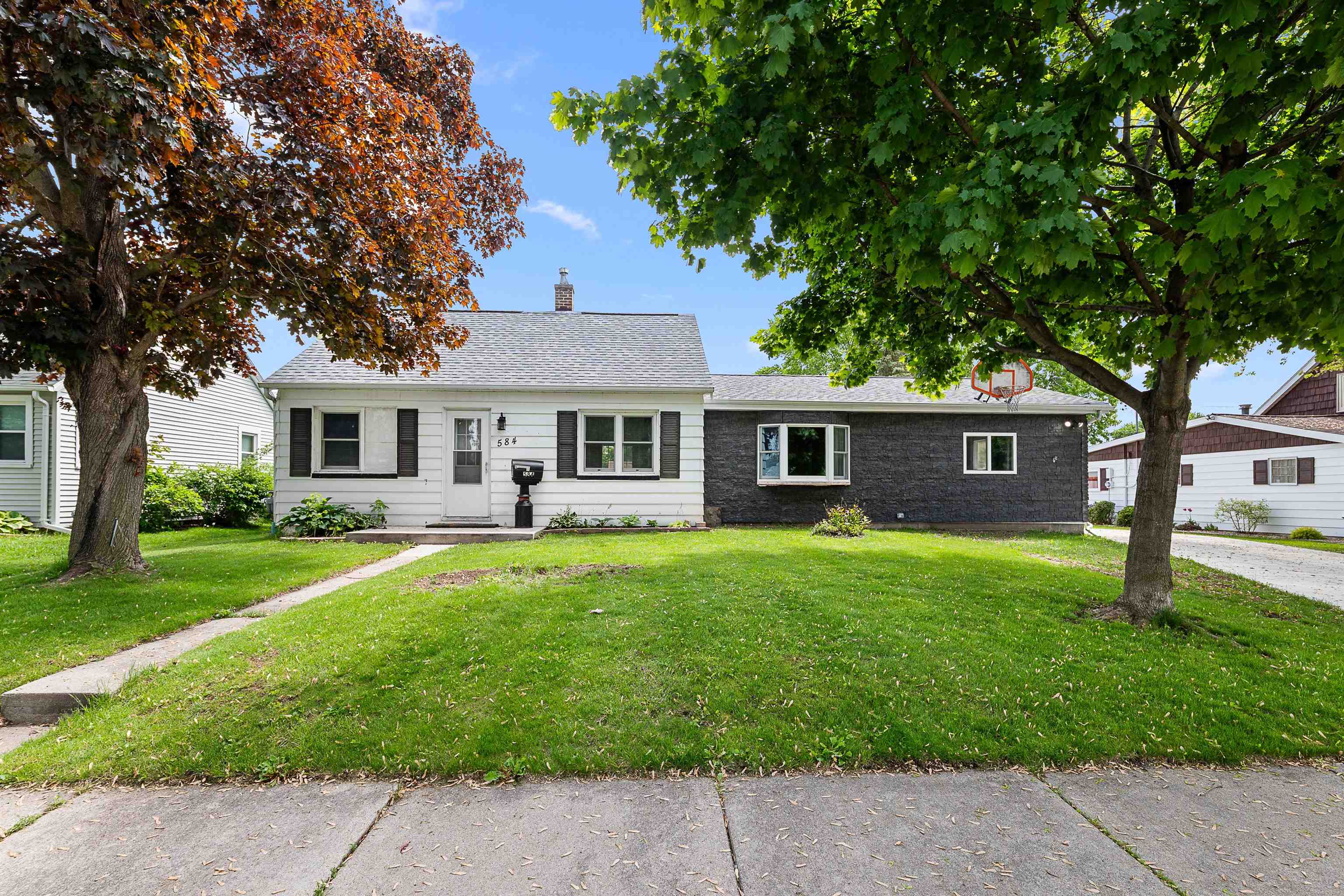584 RUGGLES Street