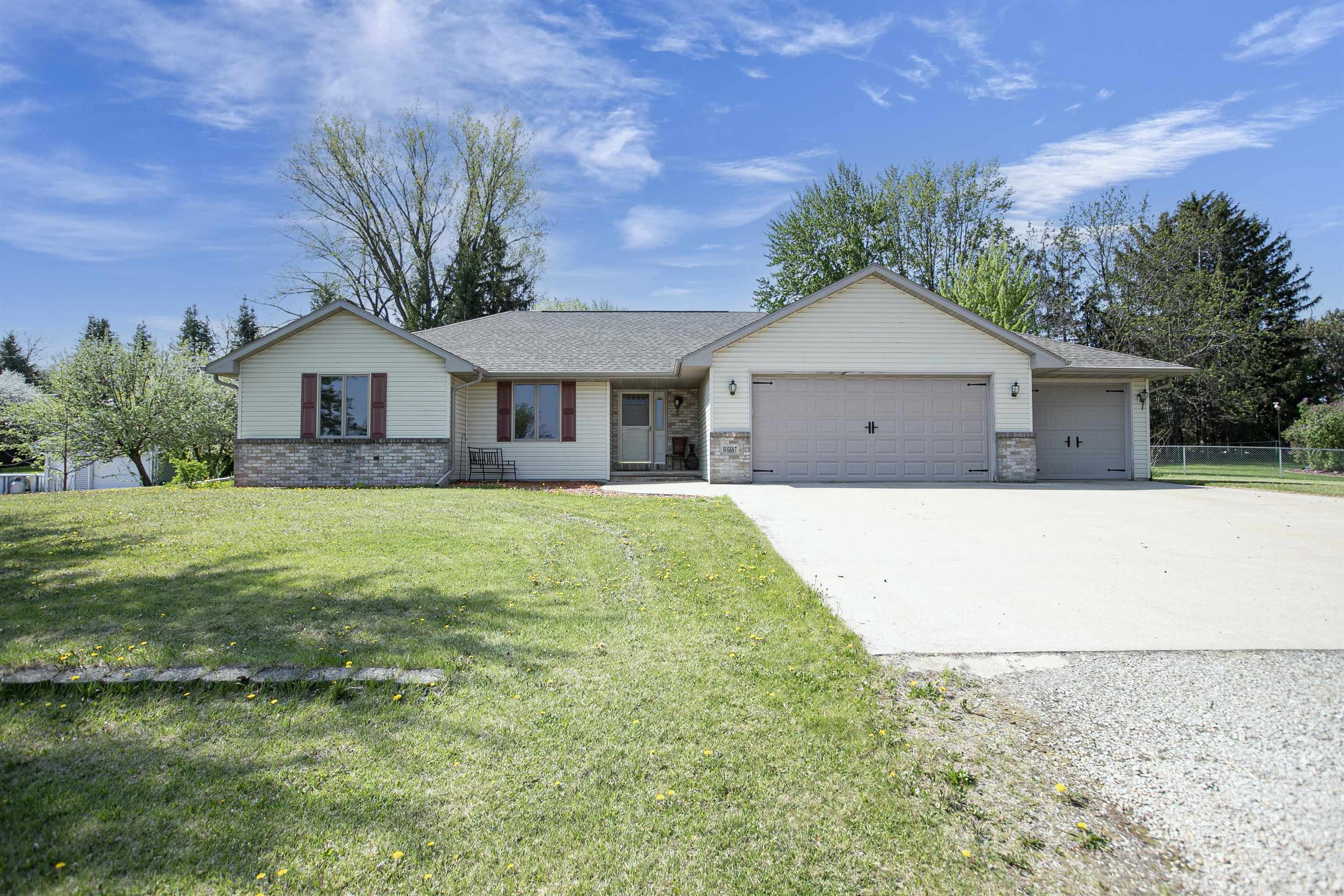 W6687 W EMERALD Court