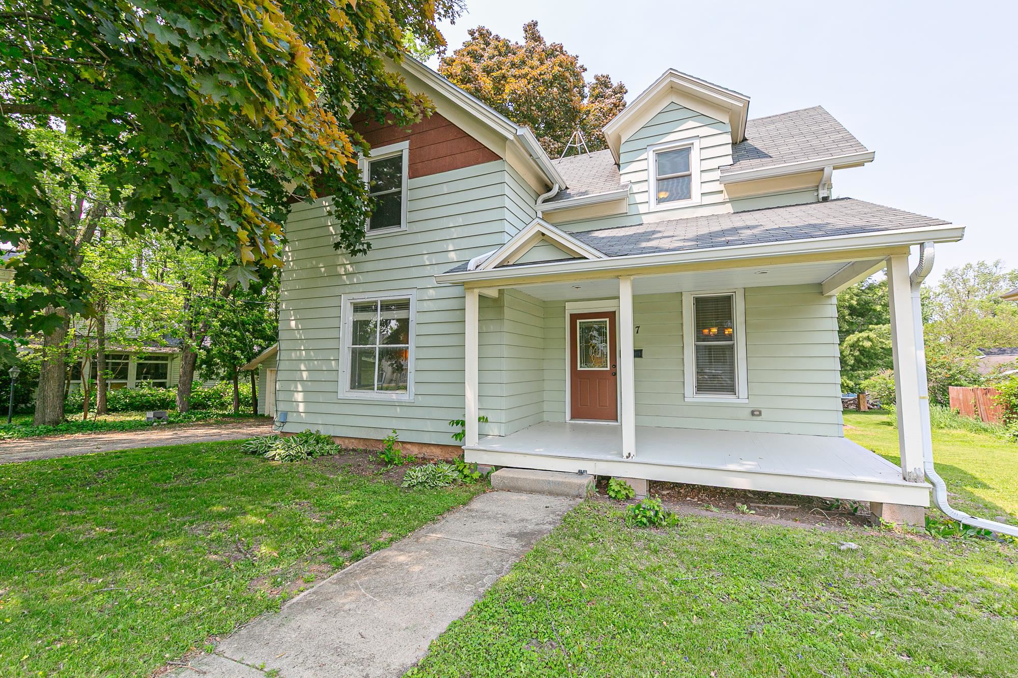 137 E SCOTT Street