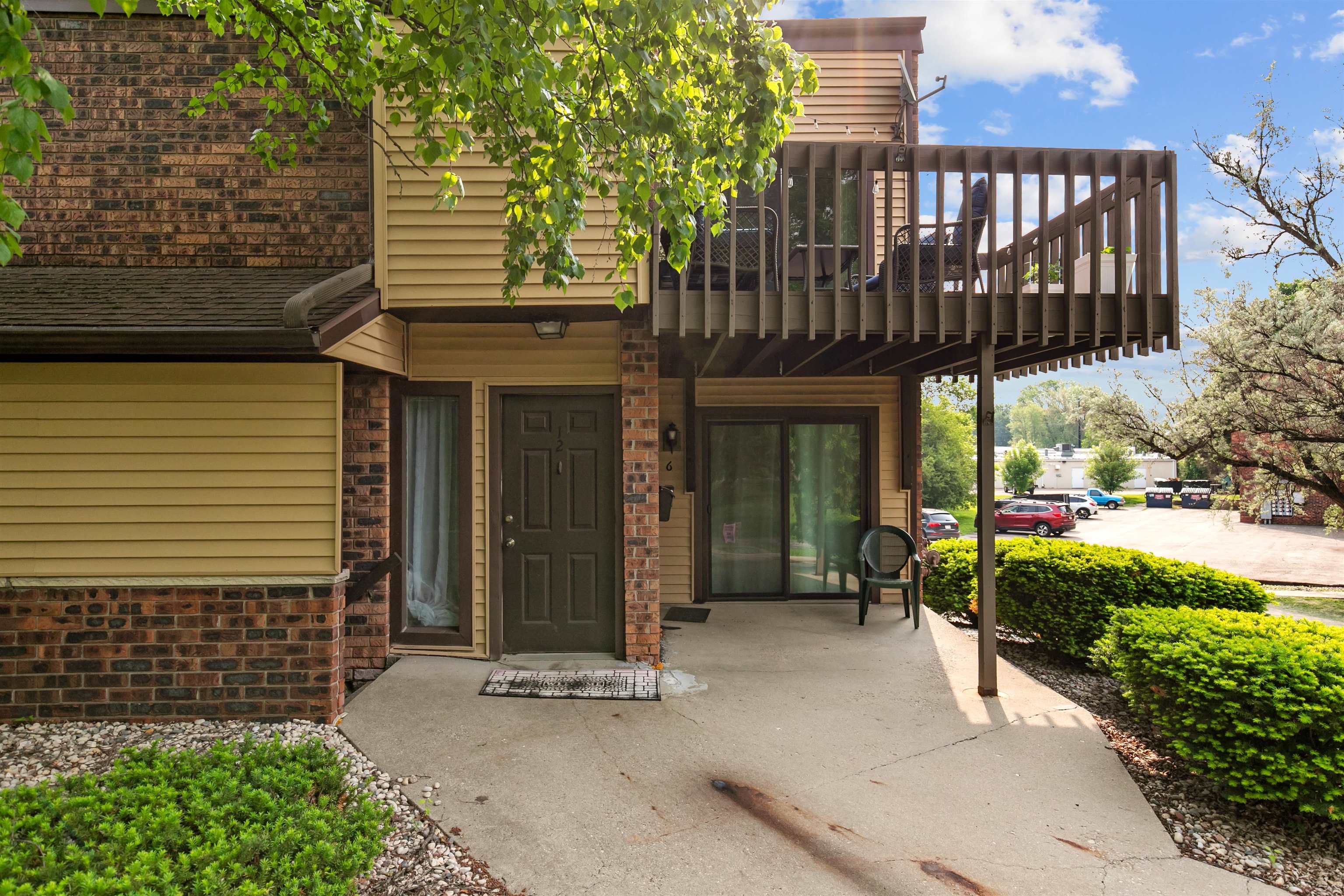 206 ROYAL Court Unit: 12