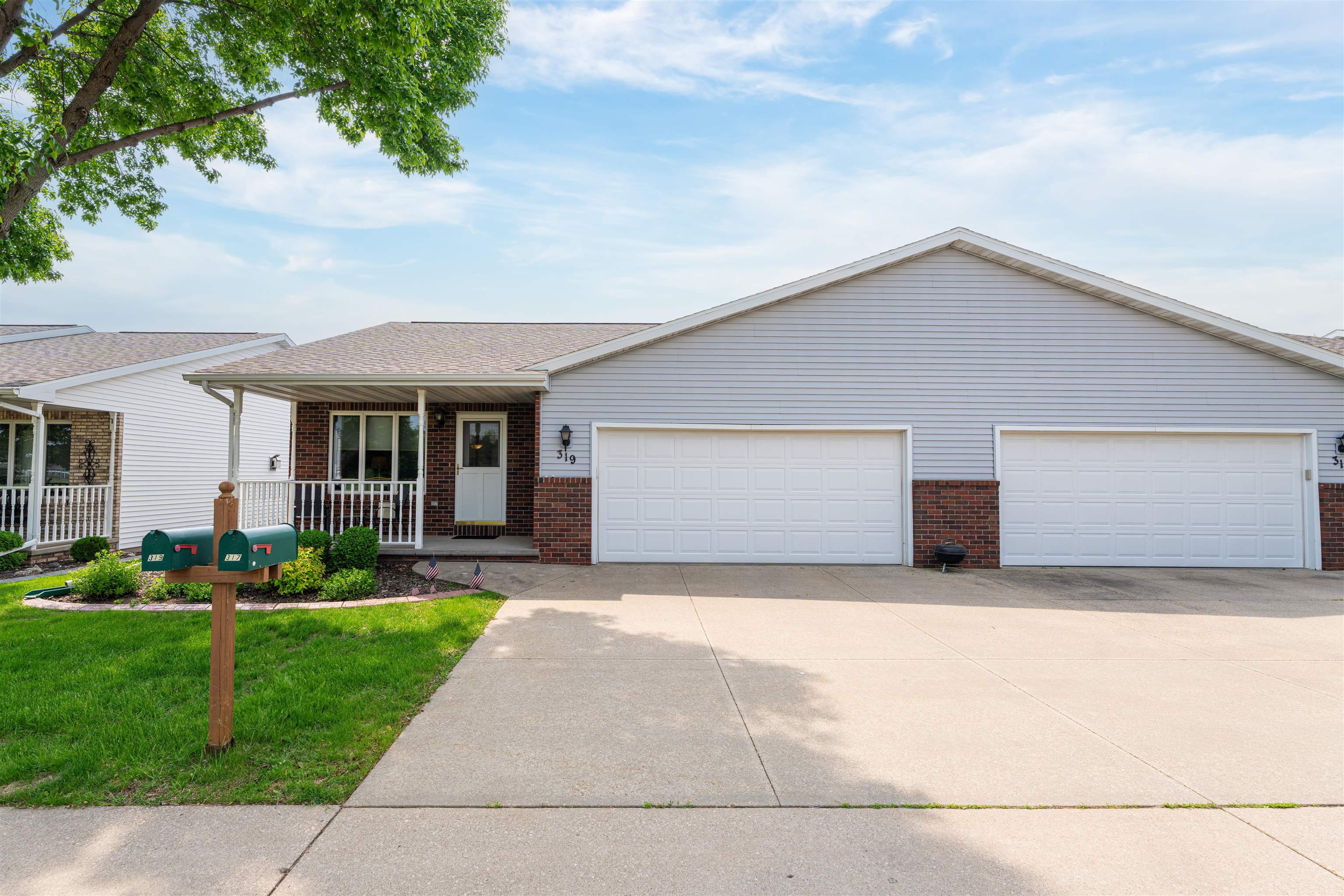 319 PARKVIEW Lane