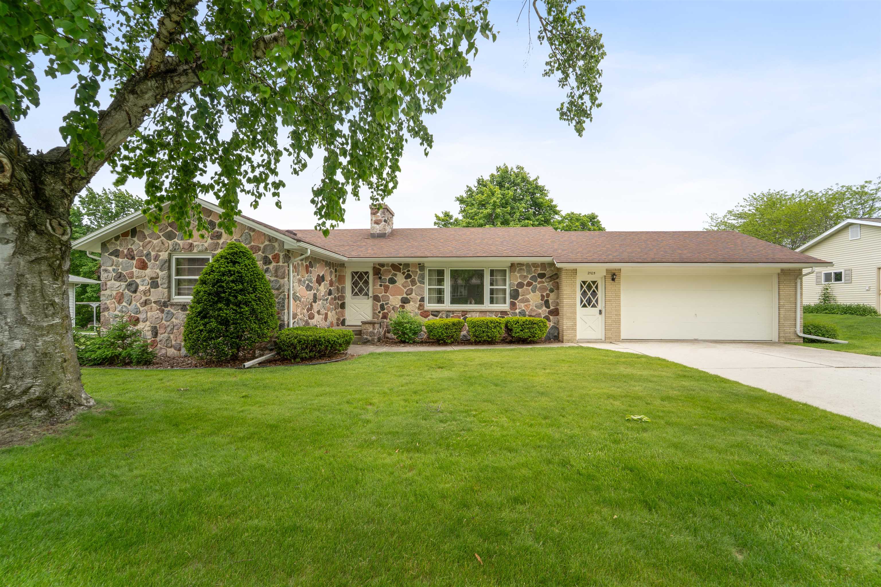 2105 HICKORY Lane