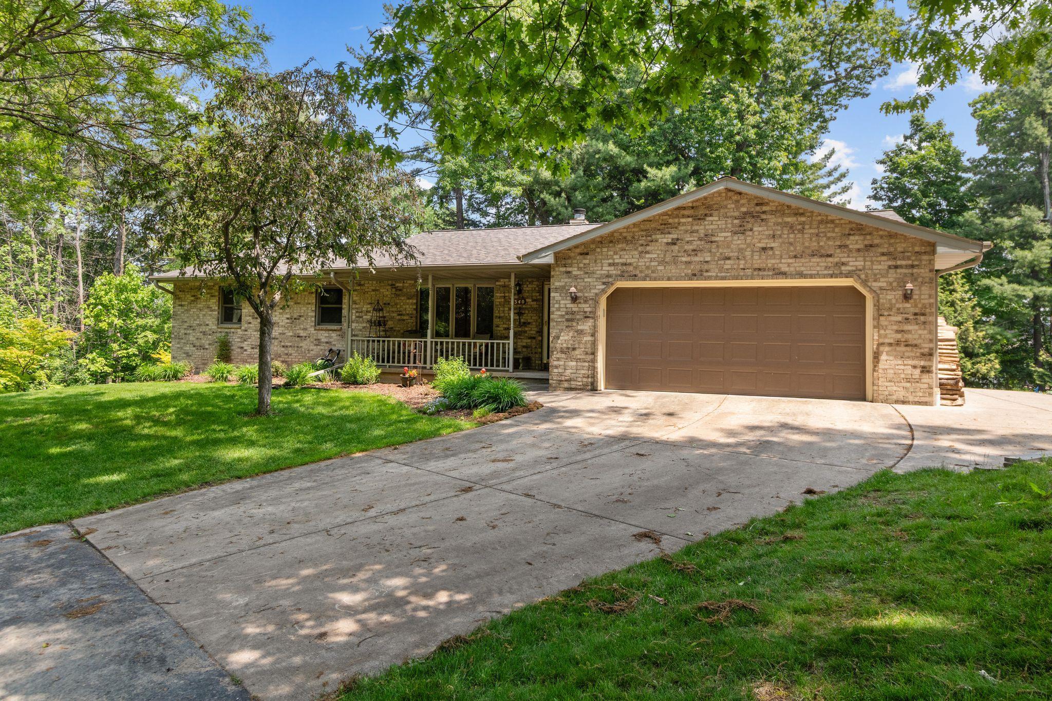 340 OAK TREE Court