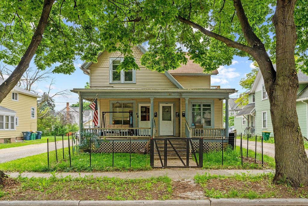 305 LINDEN Street