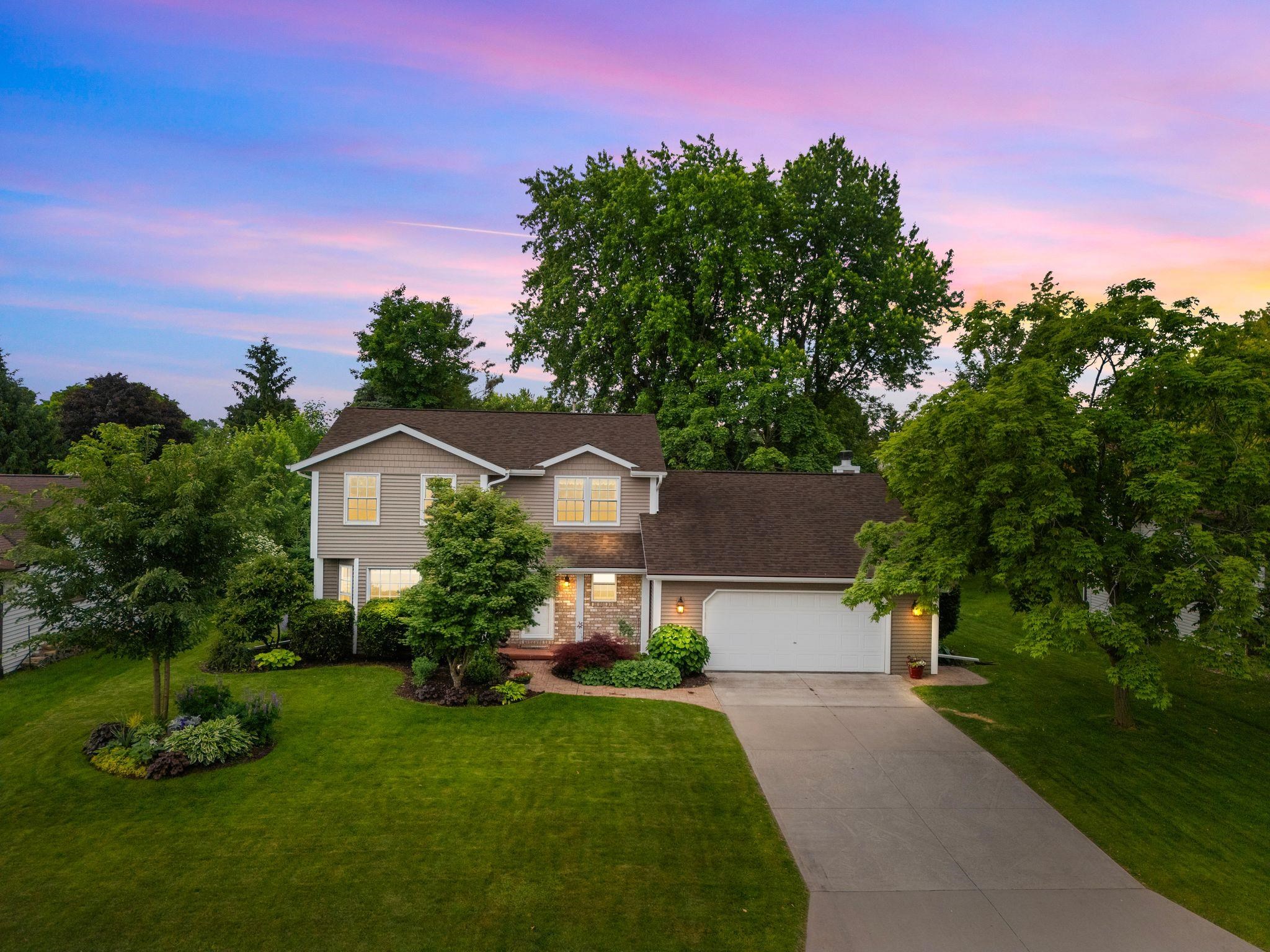 2939 W ROSELAWN Drive