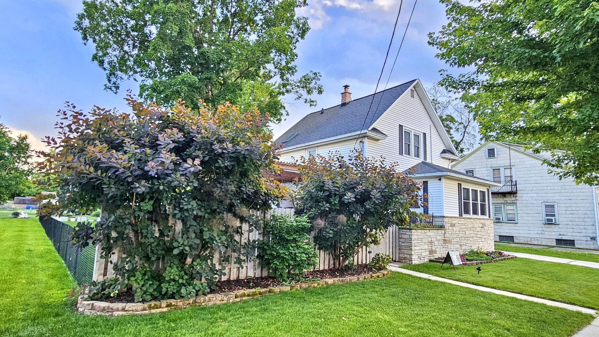 553 W 17TH Avenue