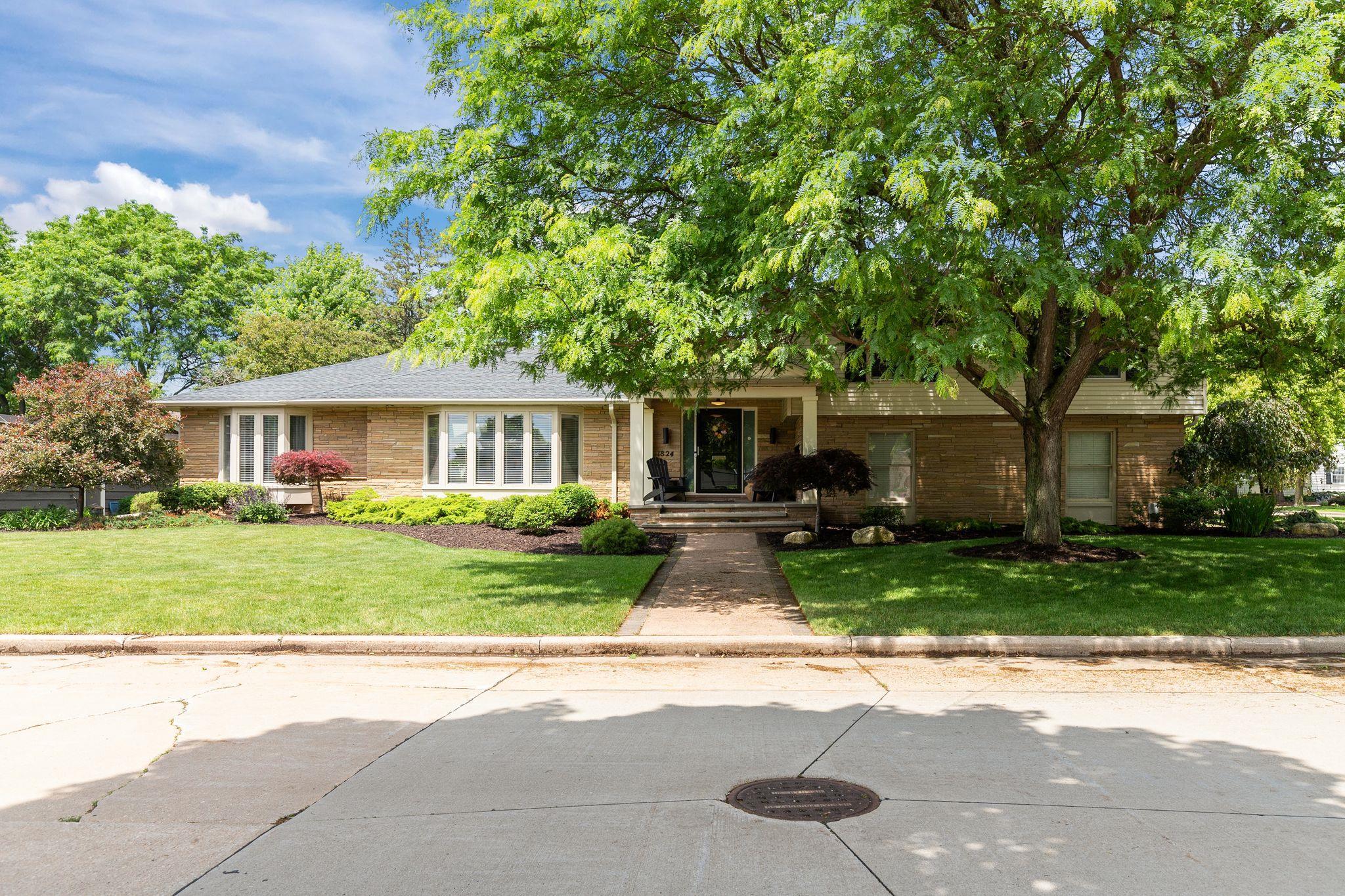 1824 W REID Drive