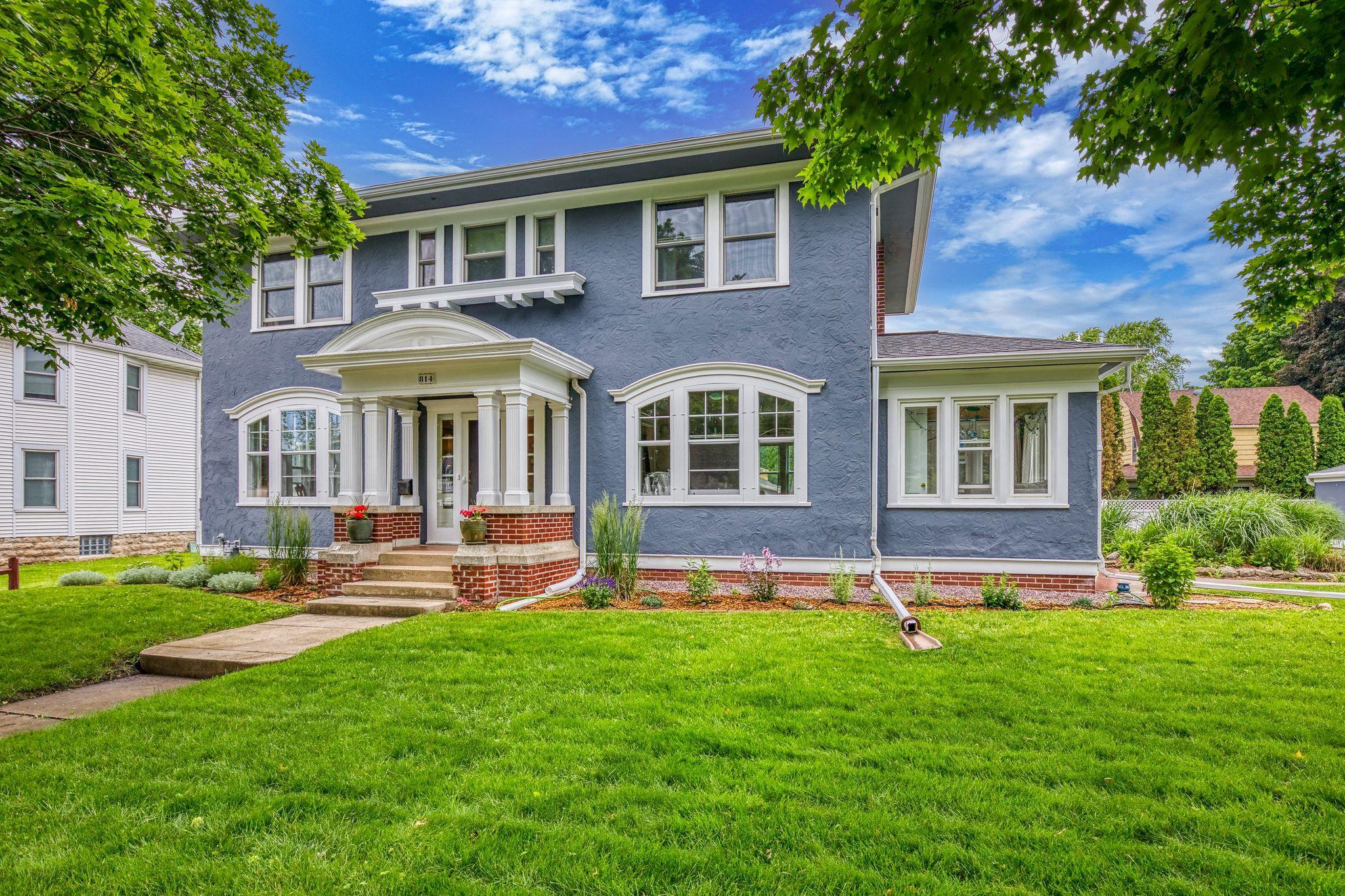 814 E IRVING Avenue