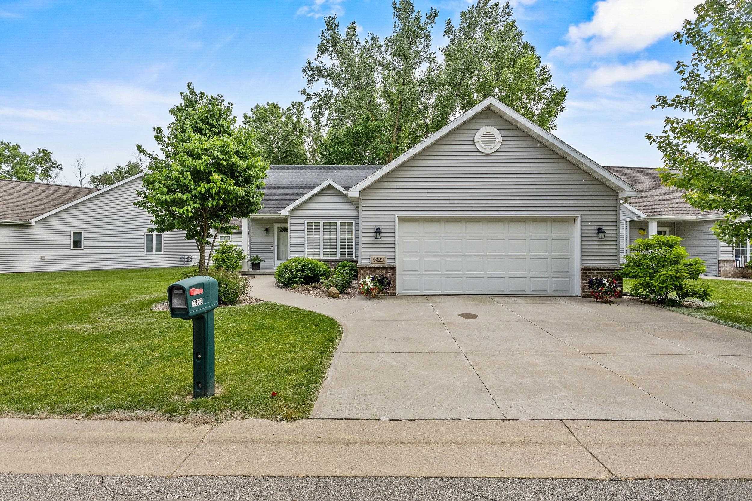 4923 W WOODS CREEK Lane