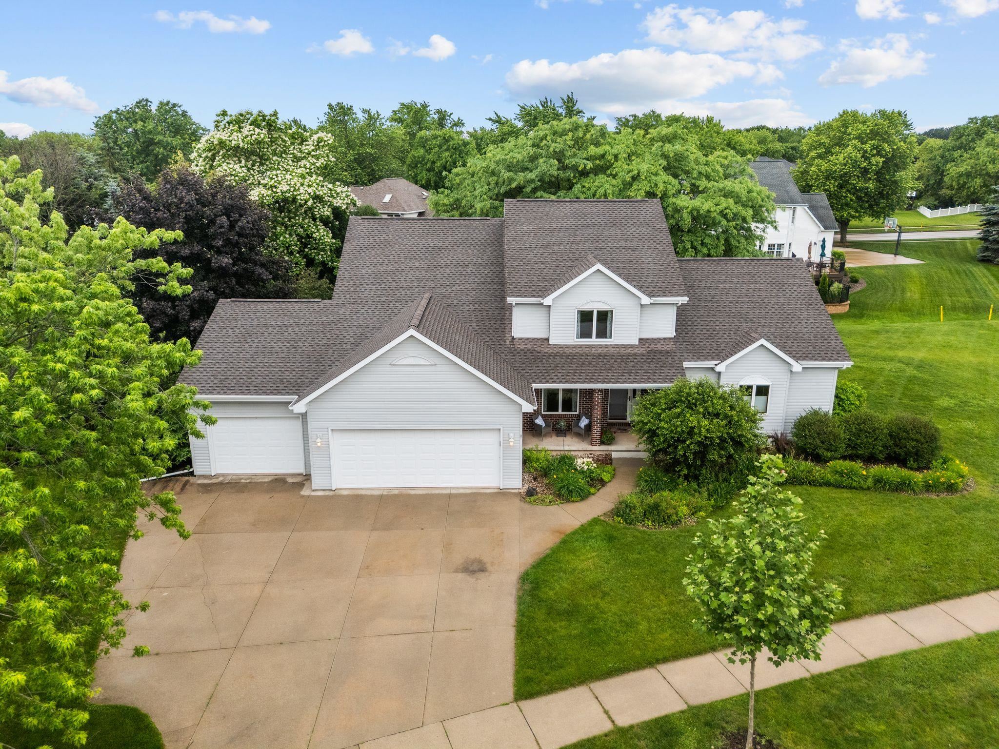 301 E WAYFARER Lane