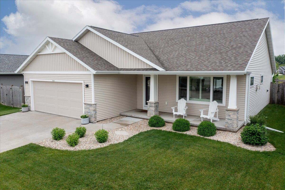 3381 MOCKINGBIRD Way