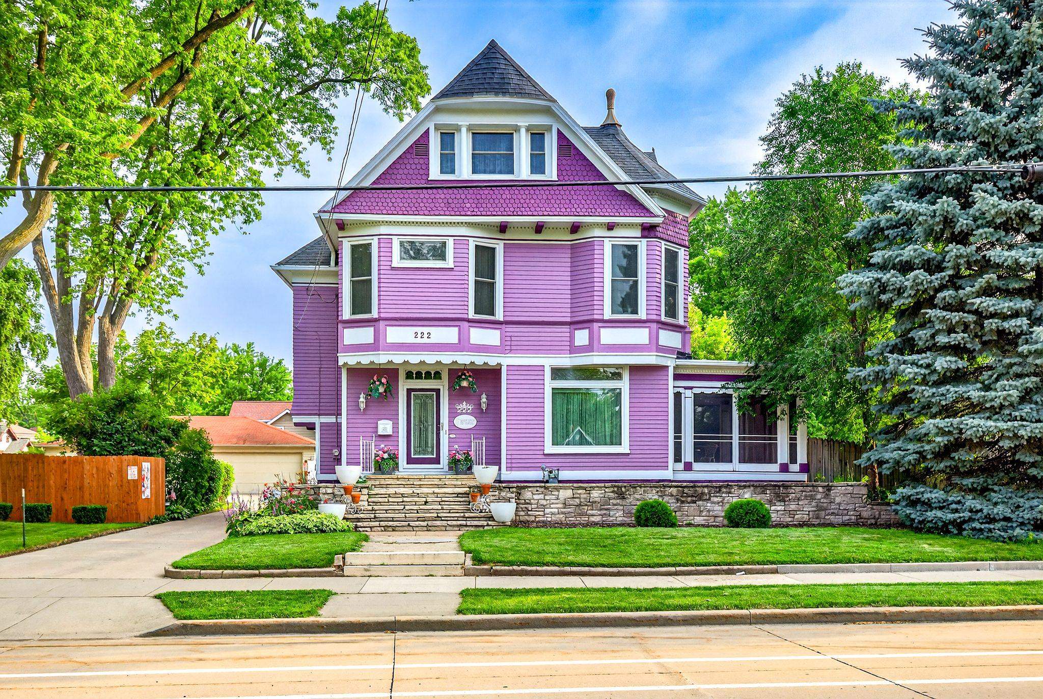 222 E IRVING Avenue