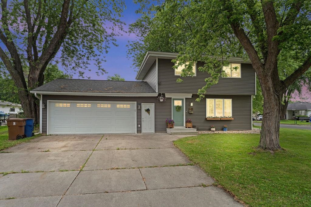 1001 FIELDCREST Drive