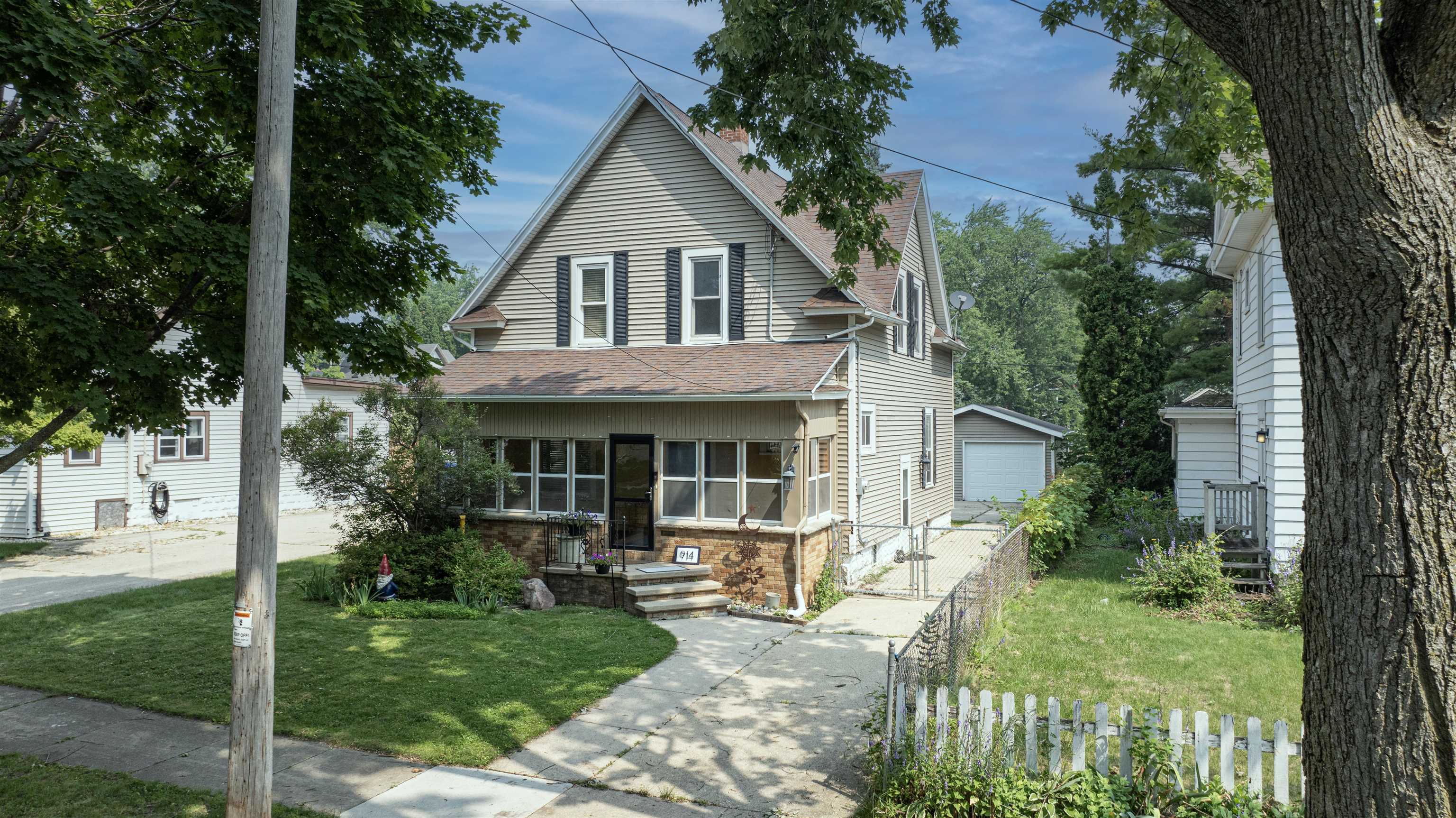 914 W 4TH Street