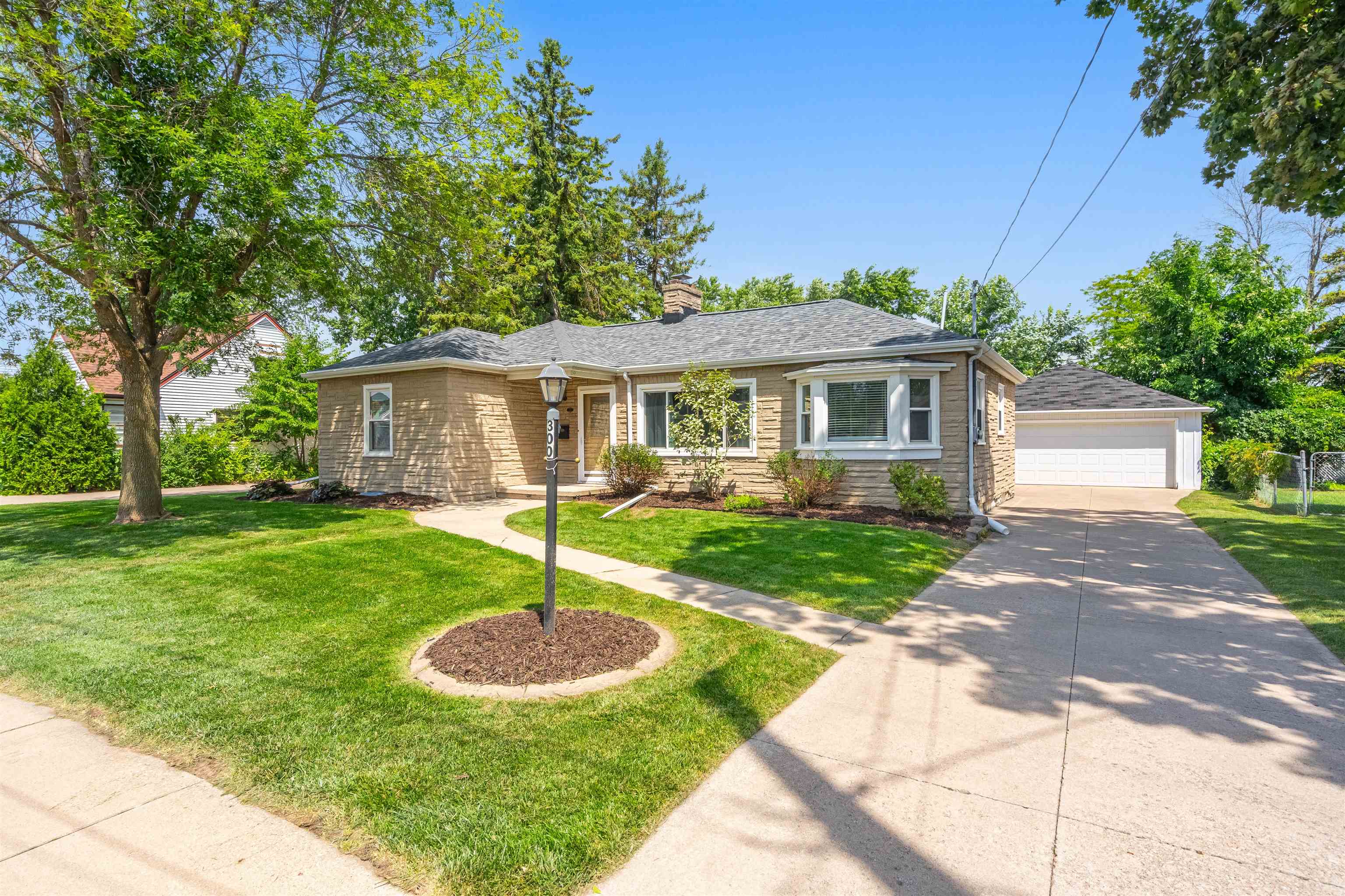 300 E 15TH Street