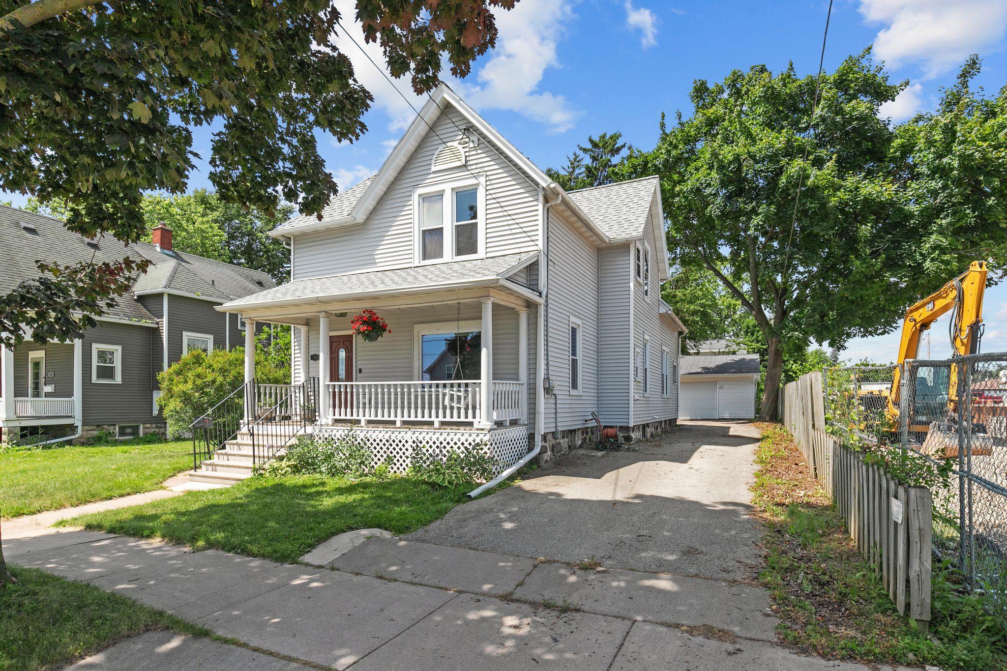 1209 N LAWE Street