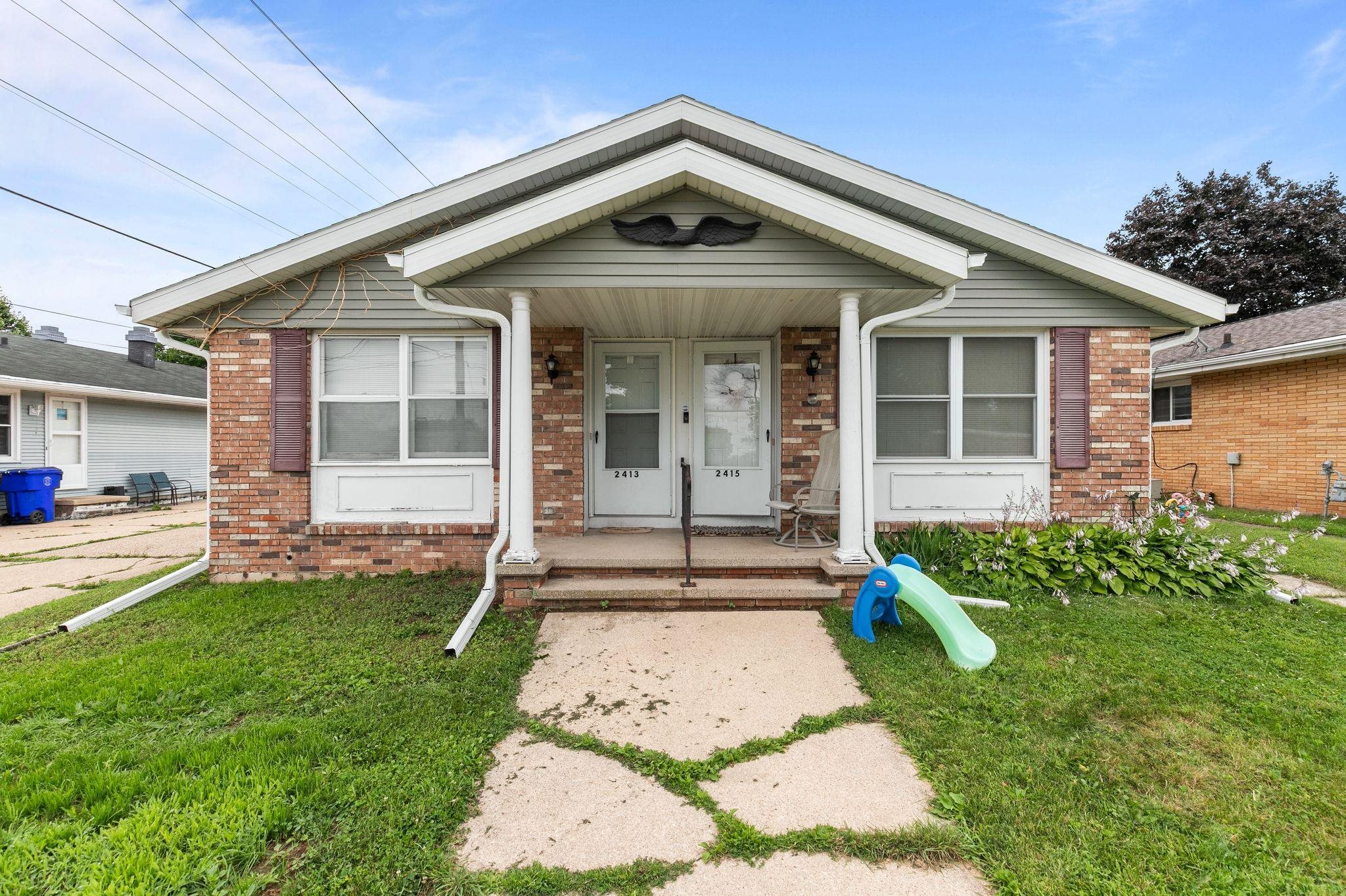 2415 N LOCUST Street