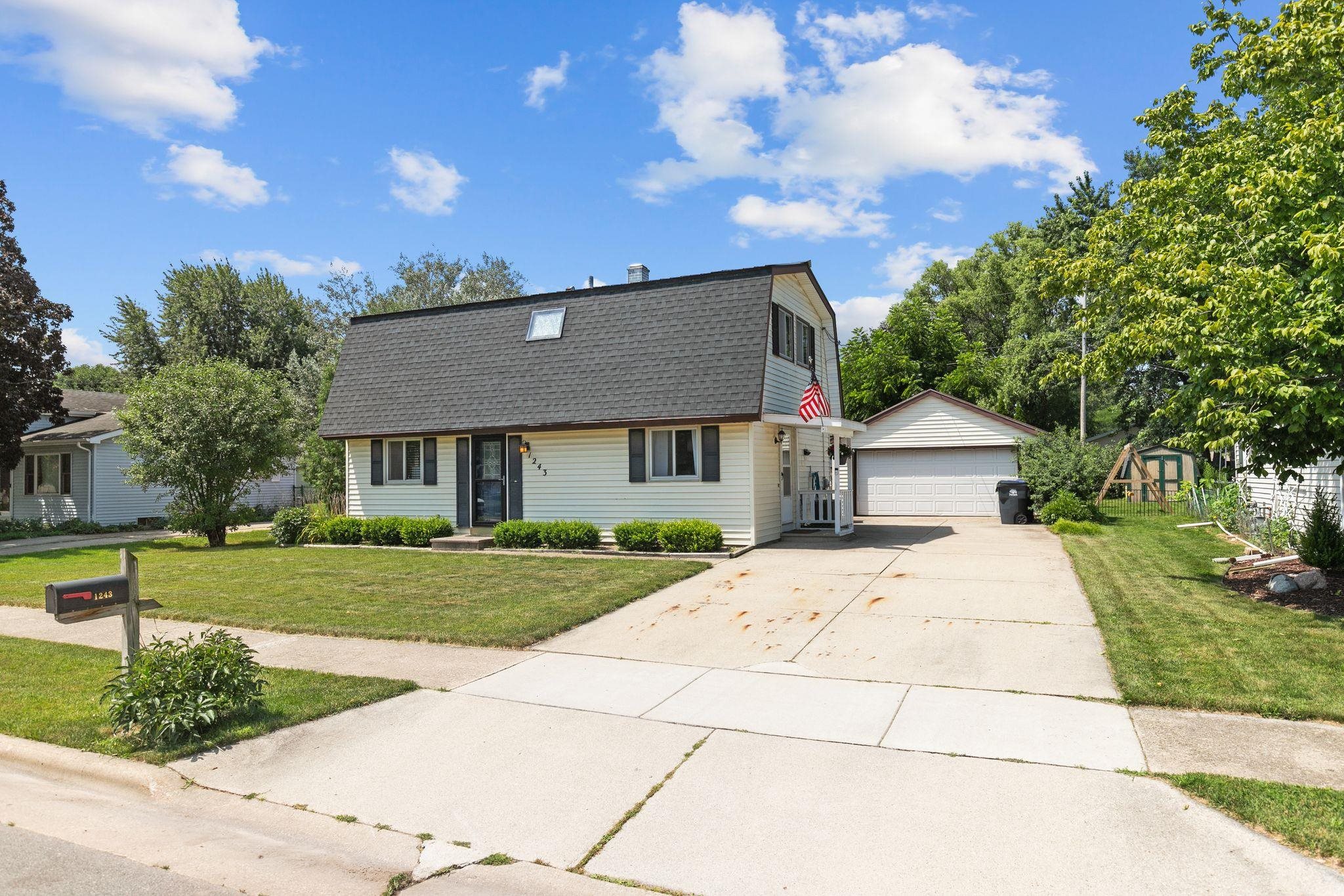1243 HONEYSUCKLE Lane