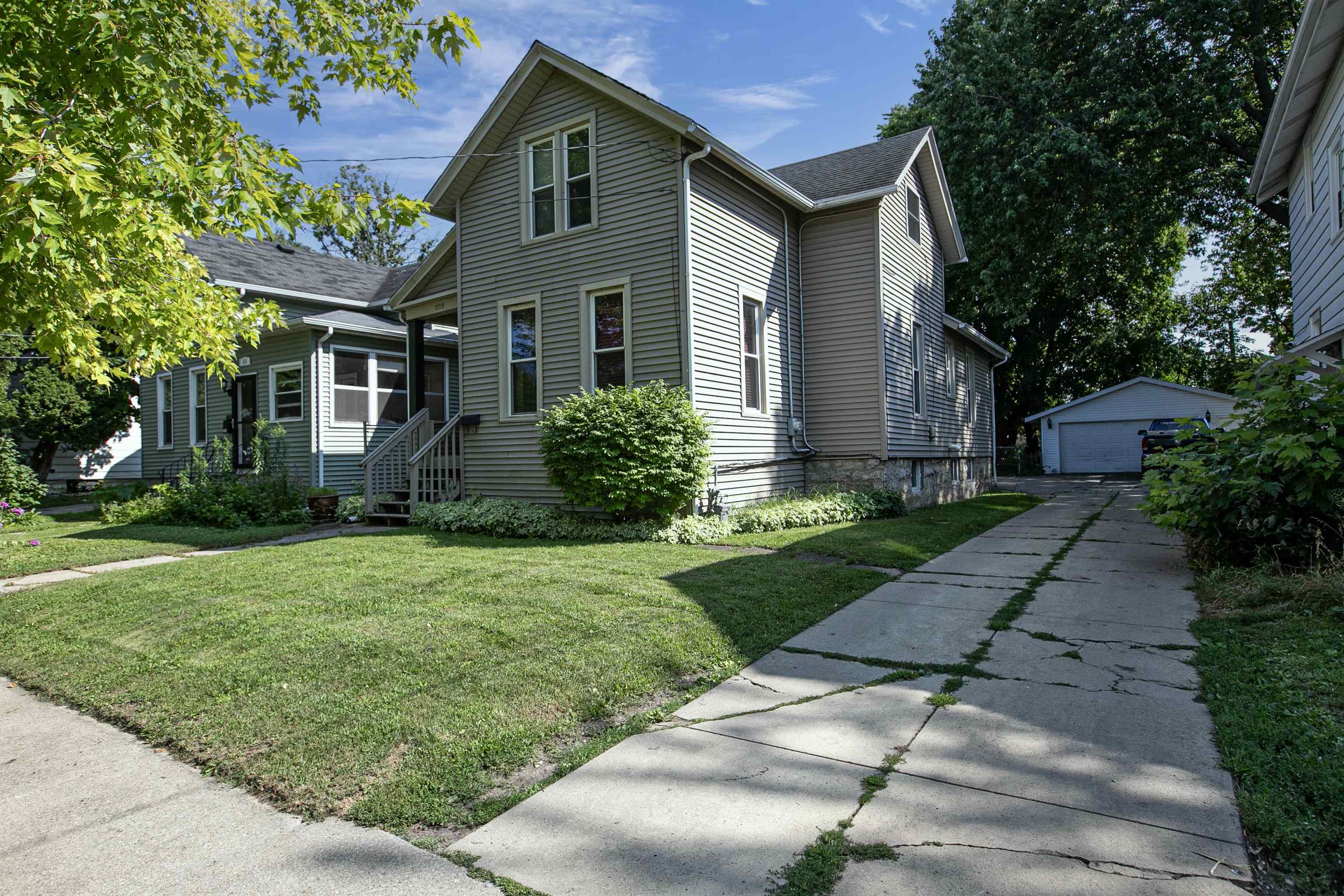 1119 WAUGOO Avenue