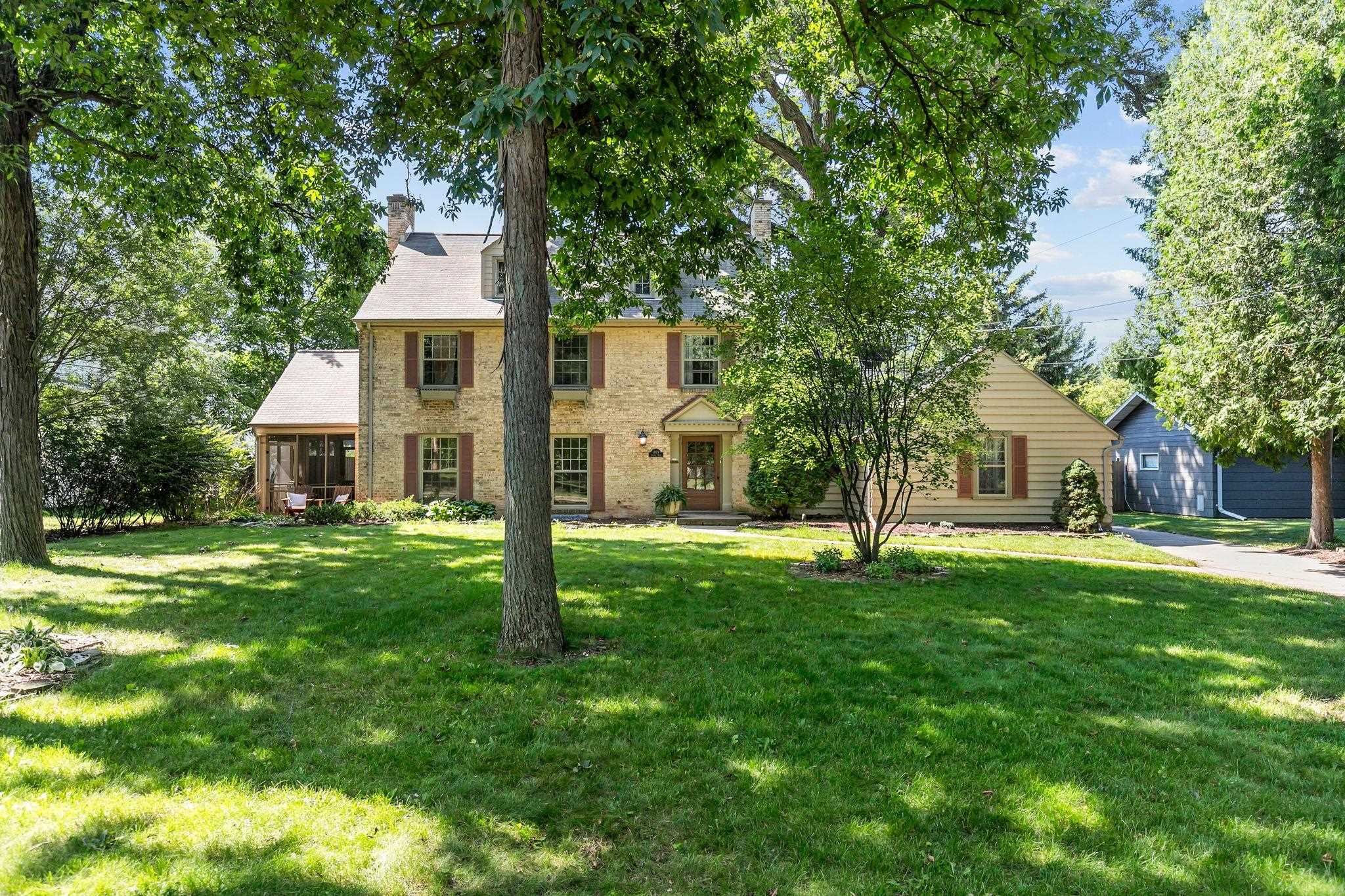 1309 NICOLET Boulevard