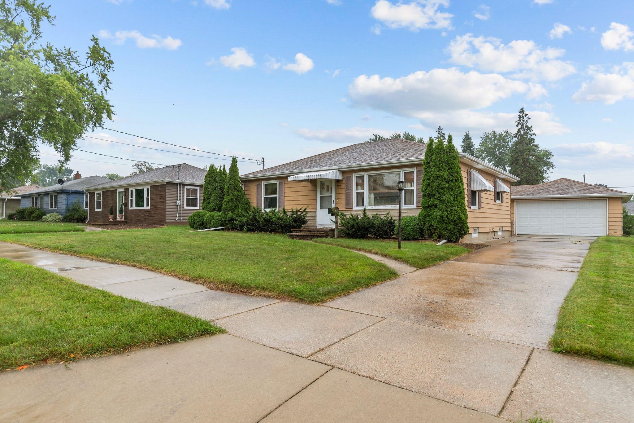 309 E 17TH Street