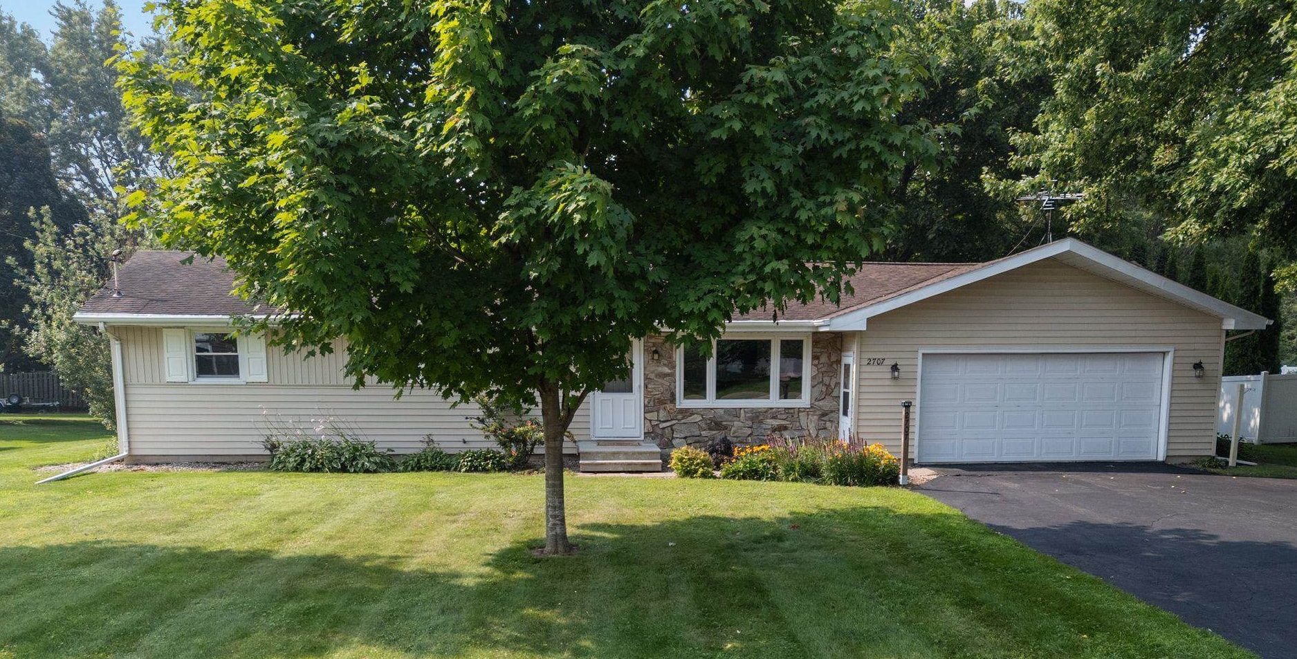 2707 W CAPITOL Drive
