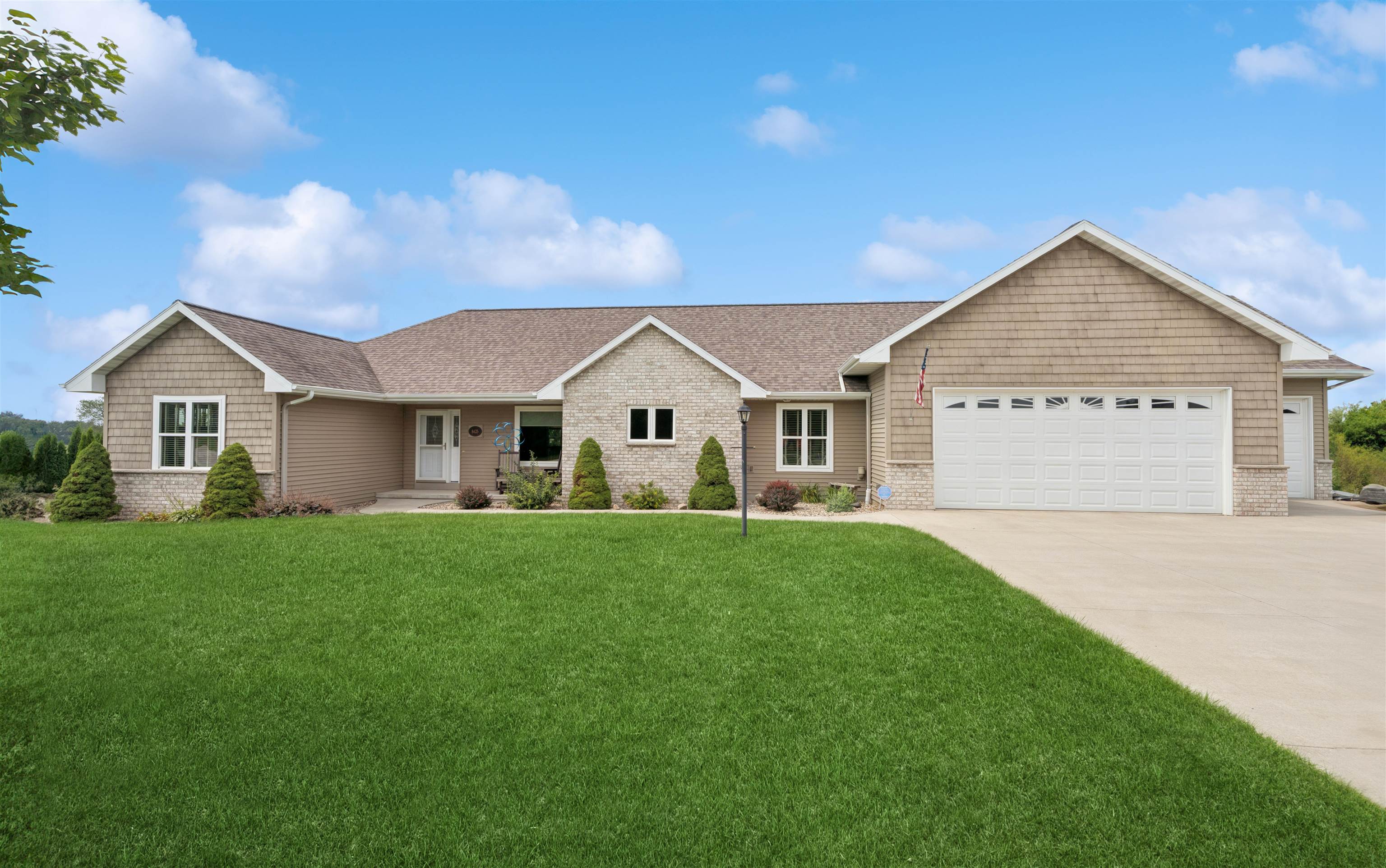8425 WHISPERING MEADOWS Drive